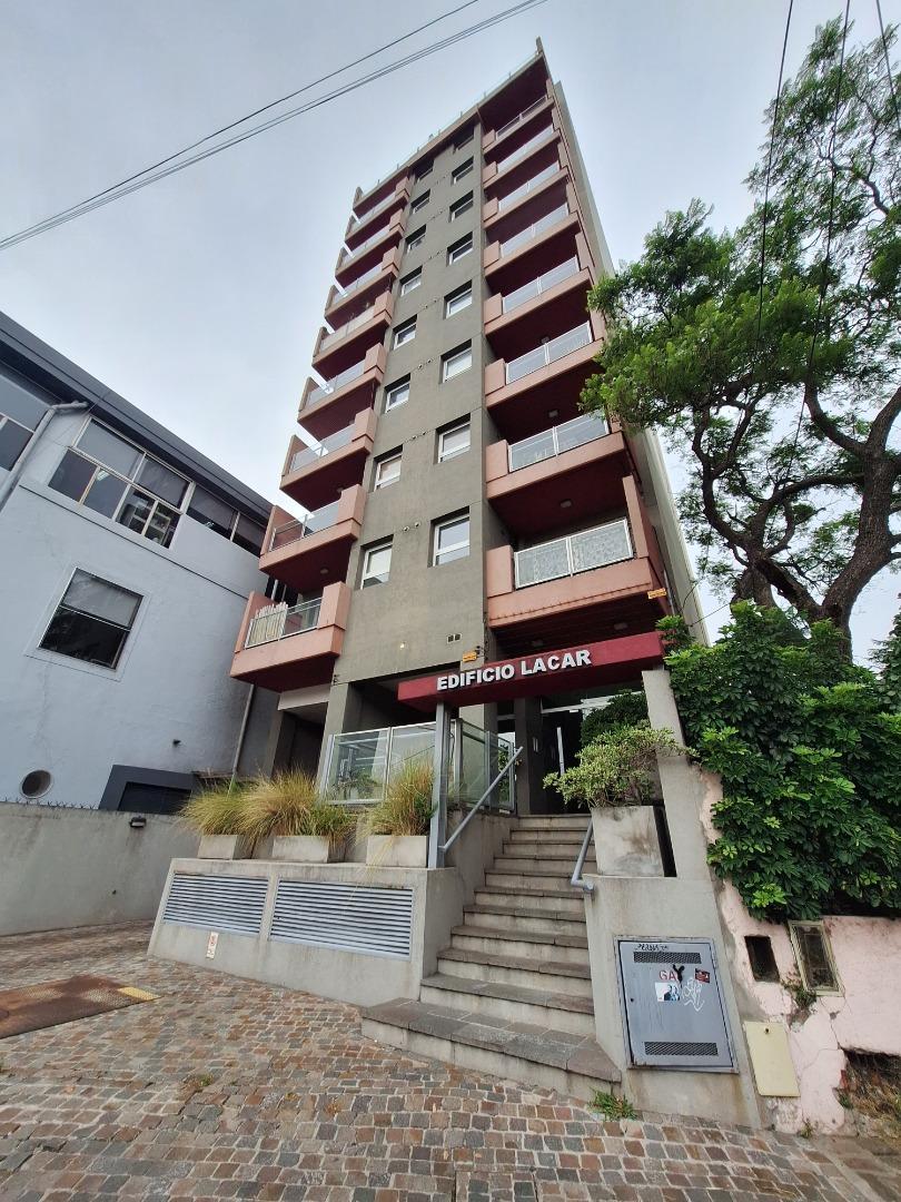 Alquiler Bernal Ctro. 2 amb c/ balcón.