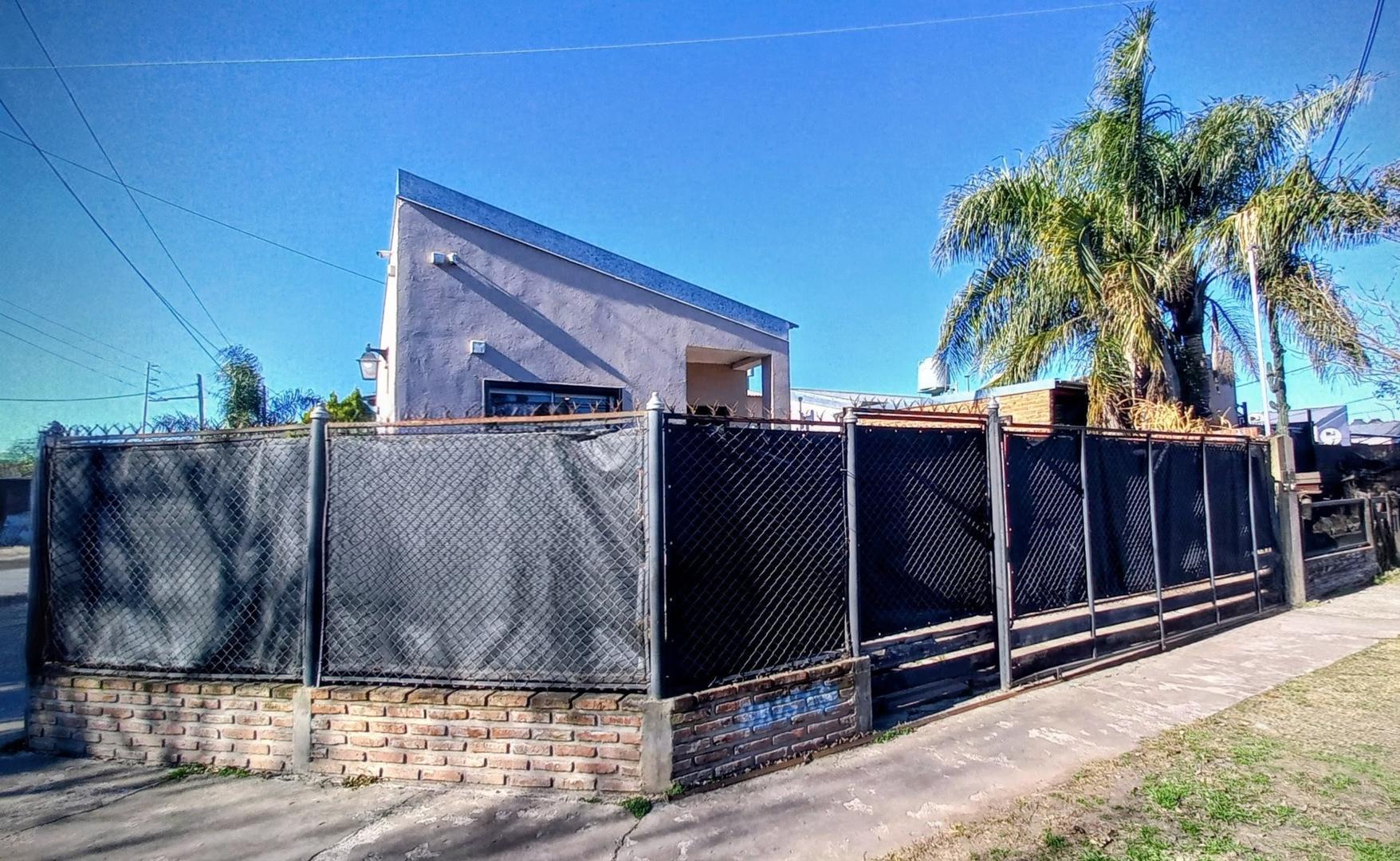 Casa 4 ambientes, patio y pileta. Malvinas Argentinas