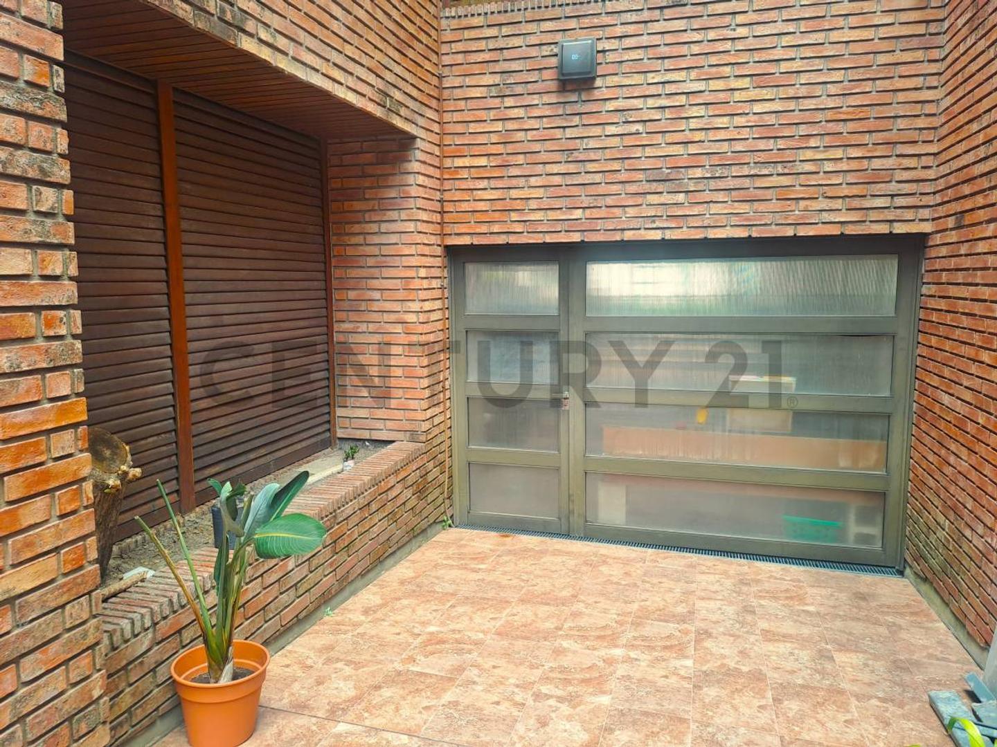 Casa en Venta con 5 cocheras