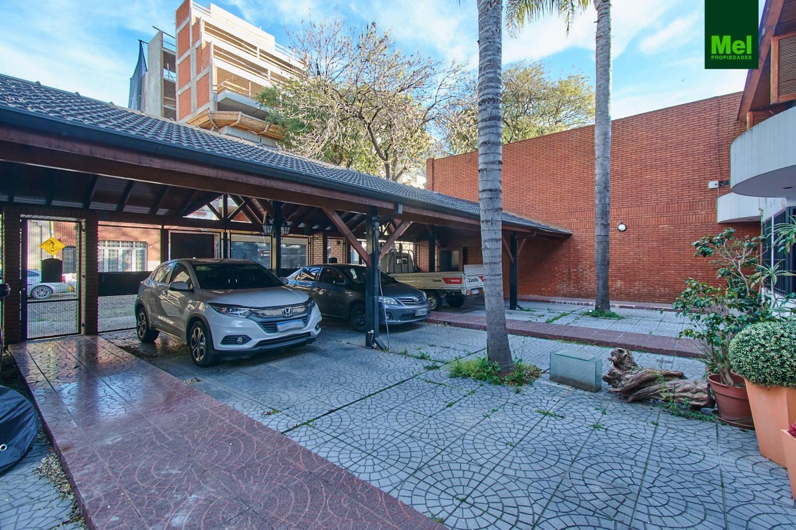 Rivera 5700, Piso pb