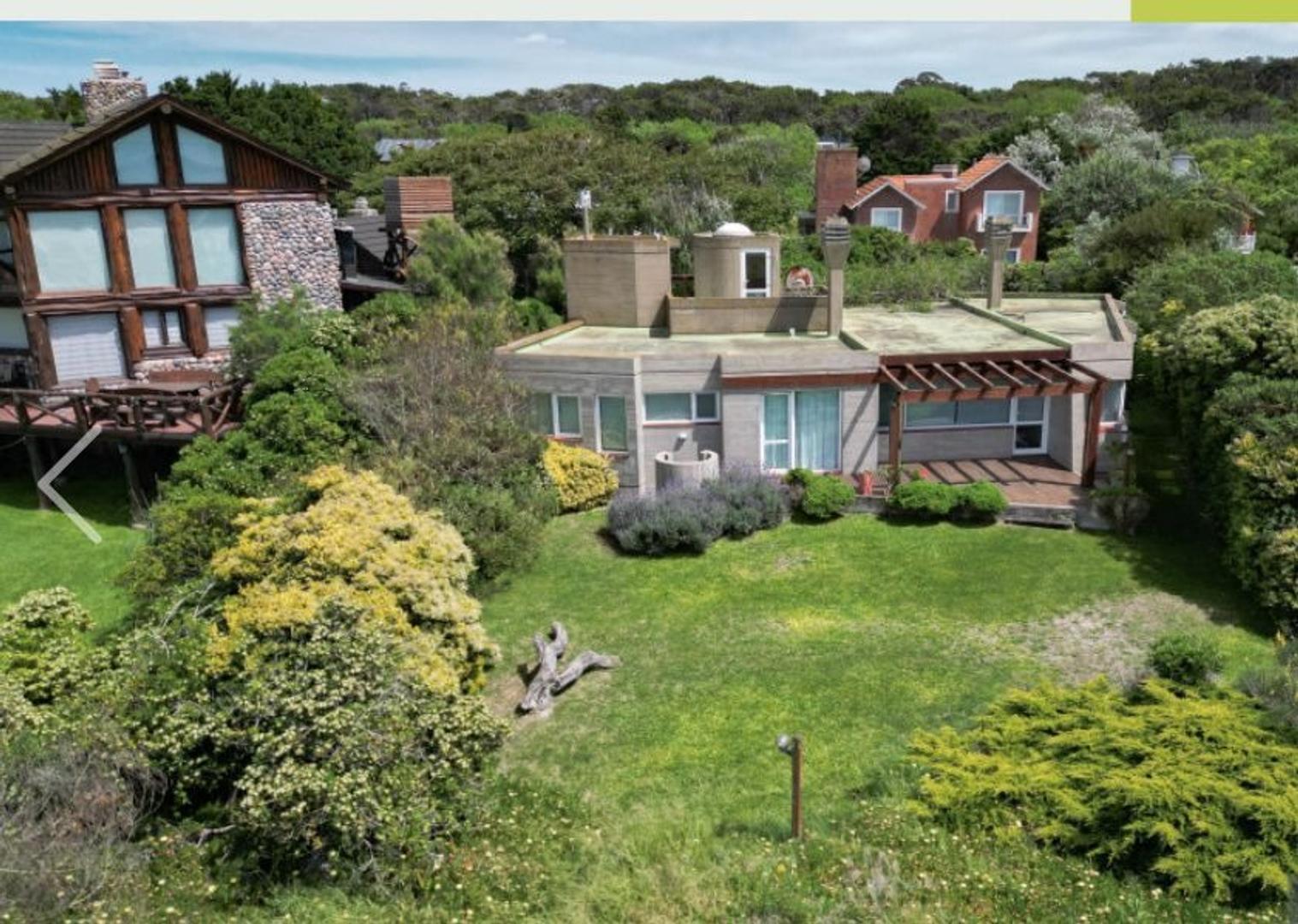 Excelente Casa con Pileta frente al Mar