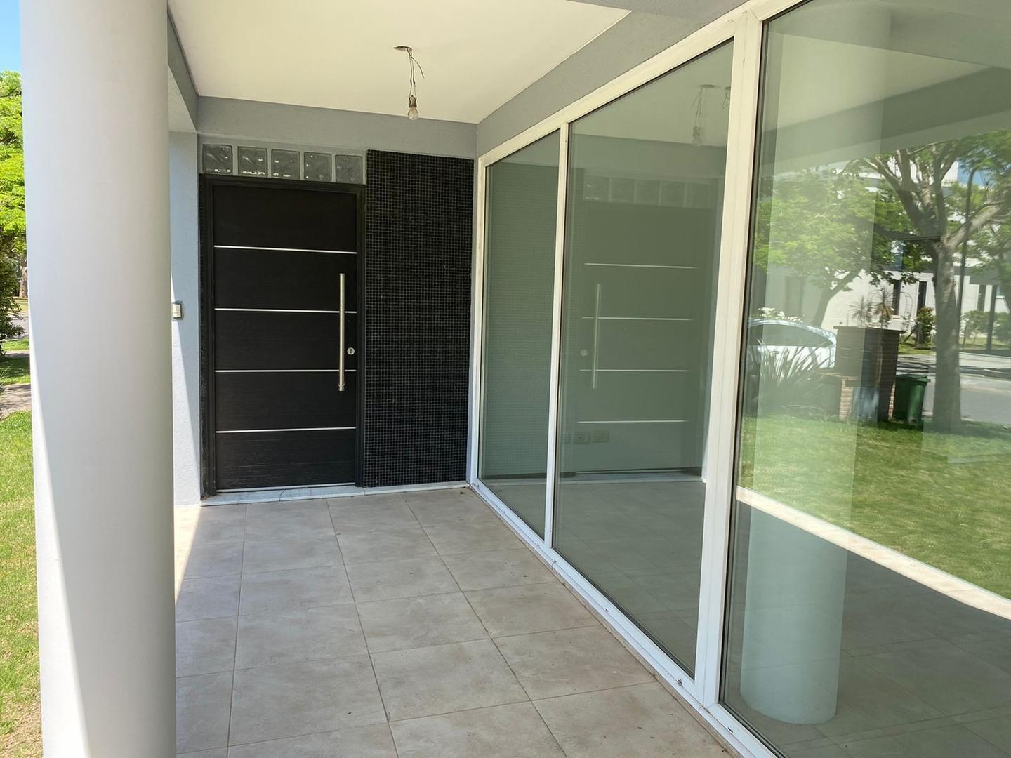 Venta Casa 3 Dormitorios + Playroom