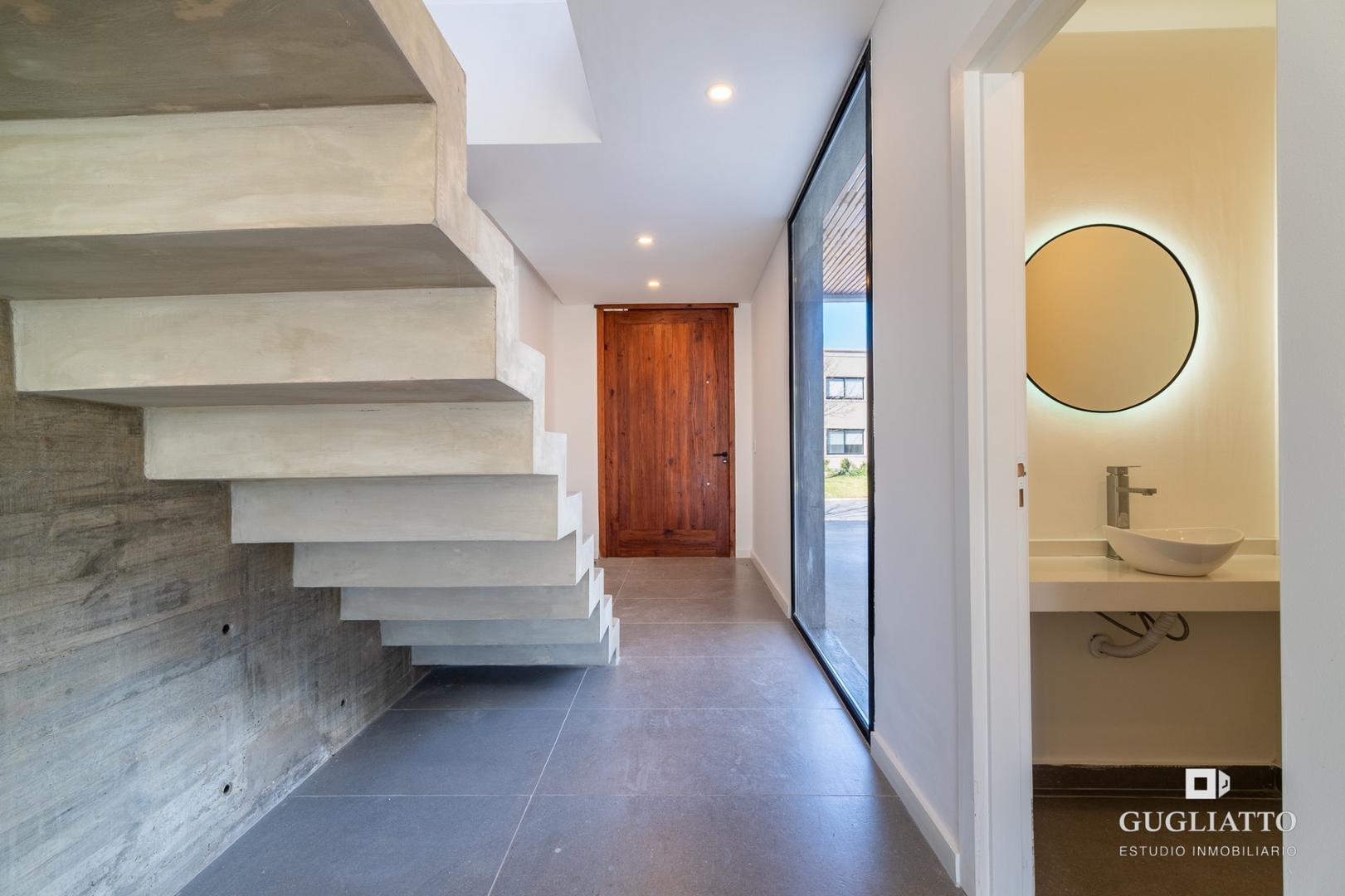 Casa 4 ambientes con 3 baños