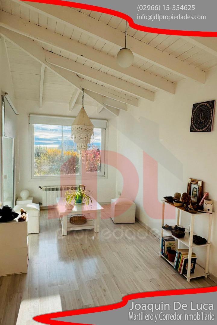 Casa 4 ambientes con 2 baños