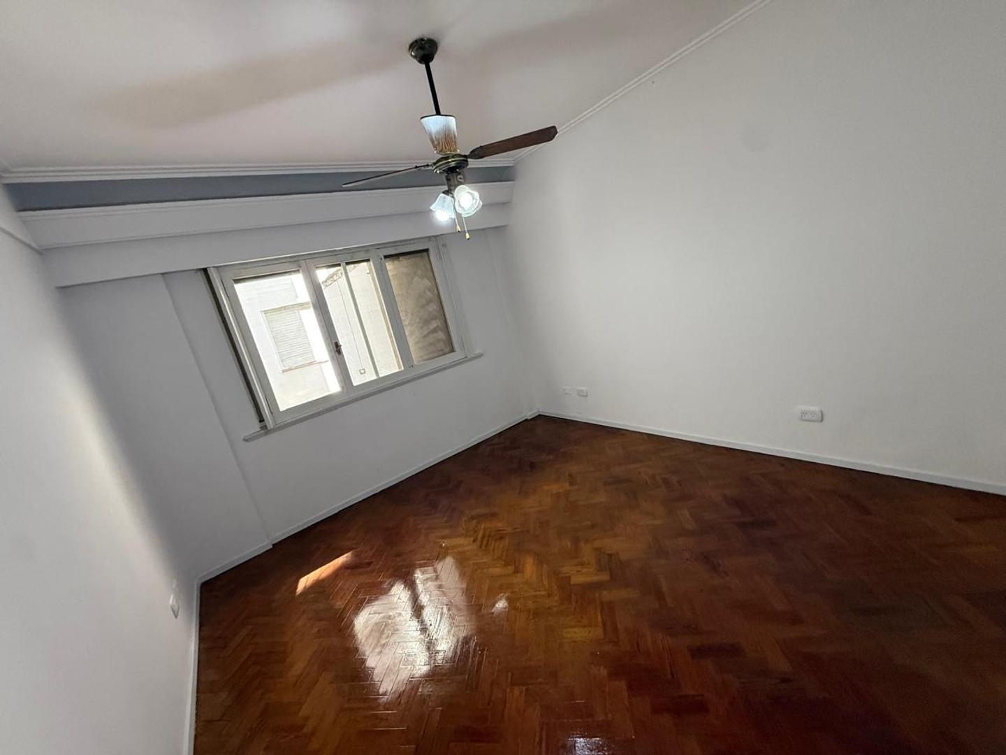 Semipiso de 3 ambientes con depcias muy amplio y luminoso