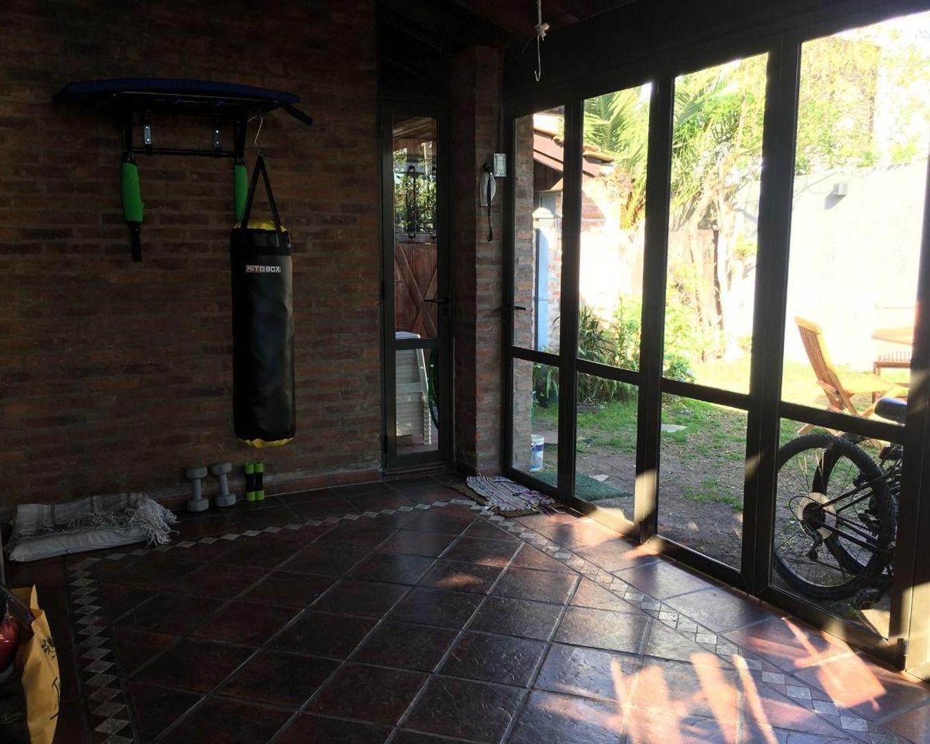 Excelente duplex sobre rodriguez peña al 1800 - Castelar Nor