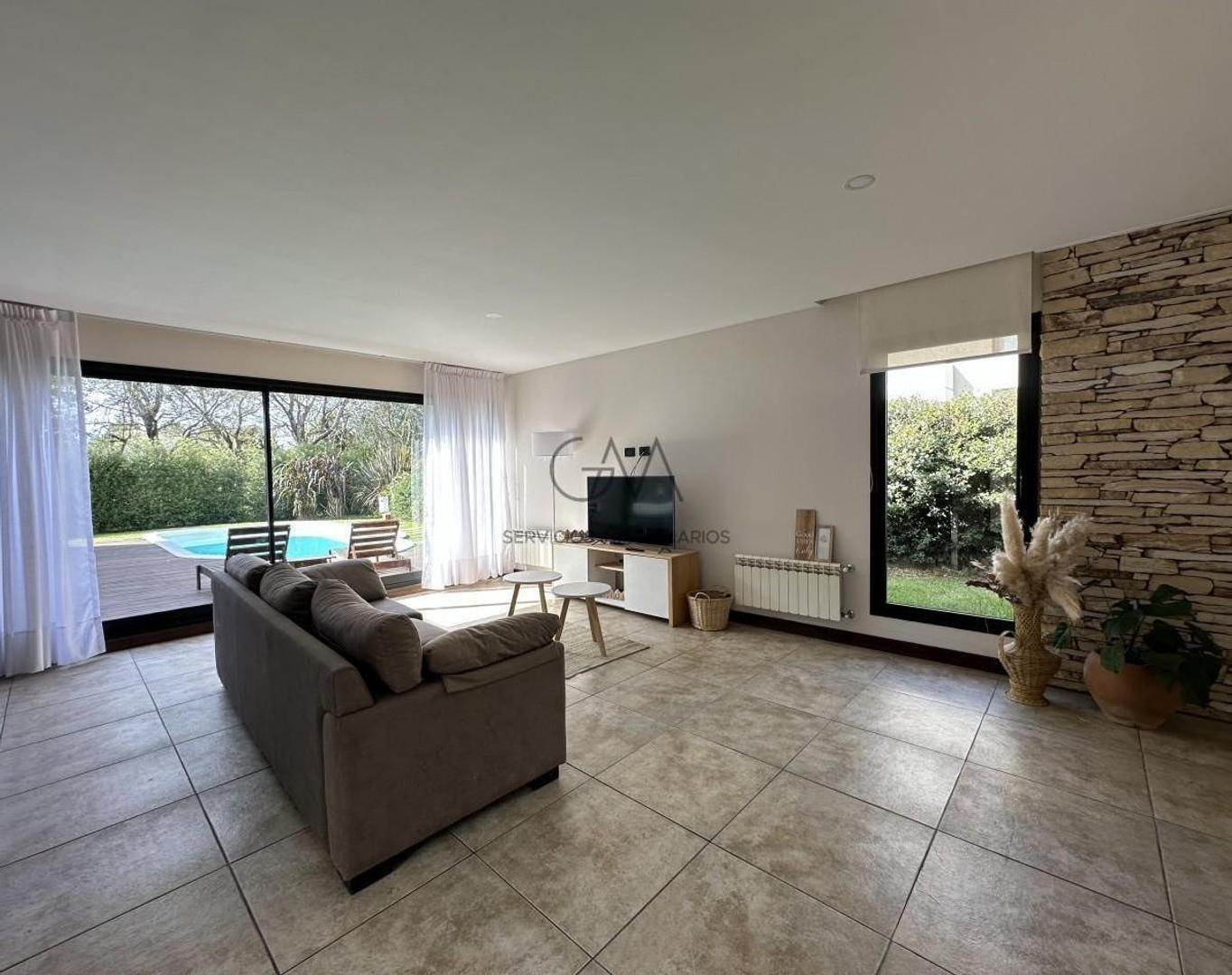 Casa en Venta con 2 cocheras