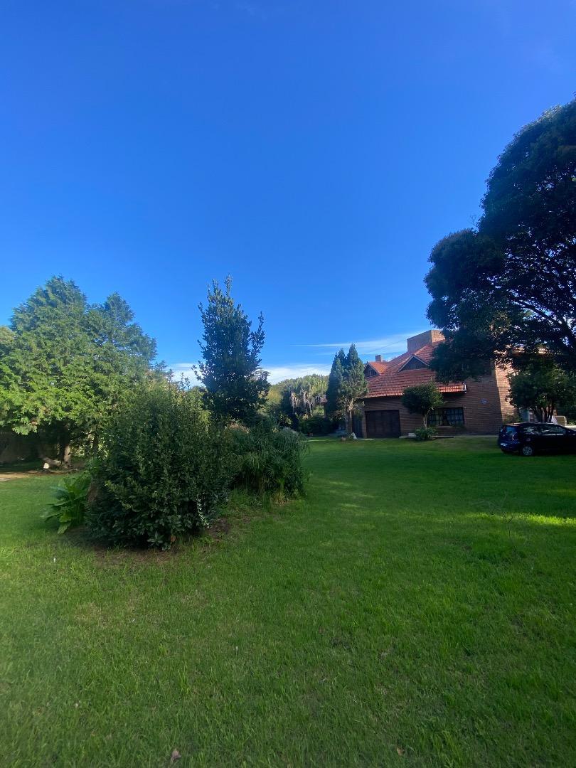 Casa 6 ambientes con 5 baños