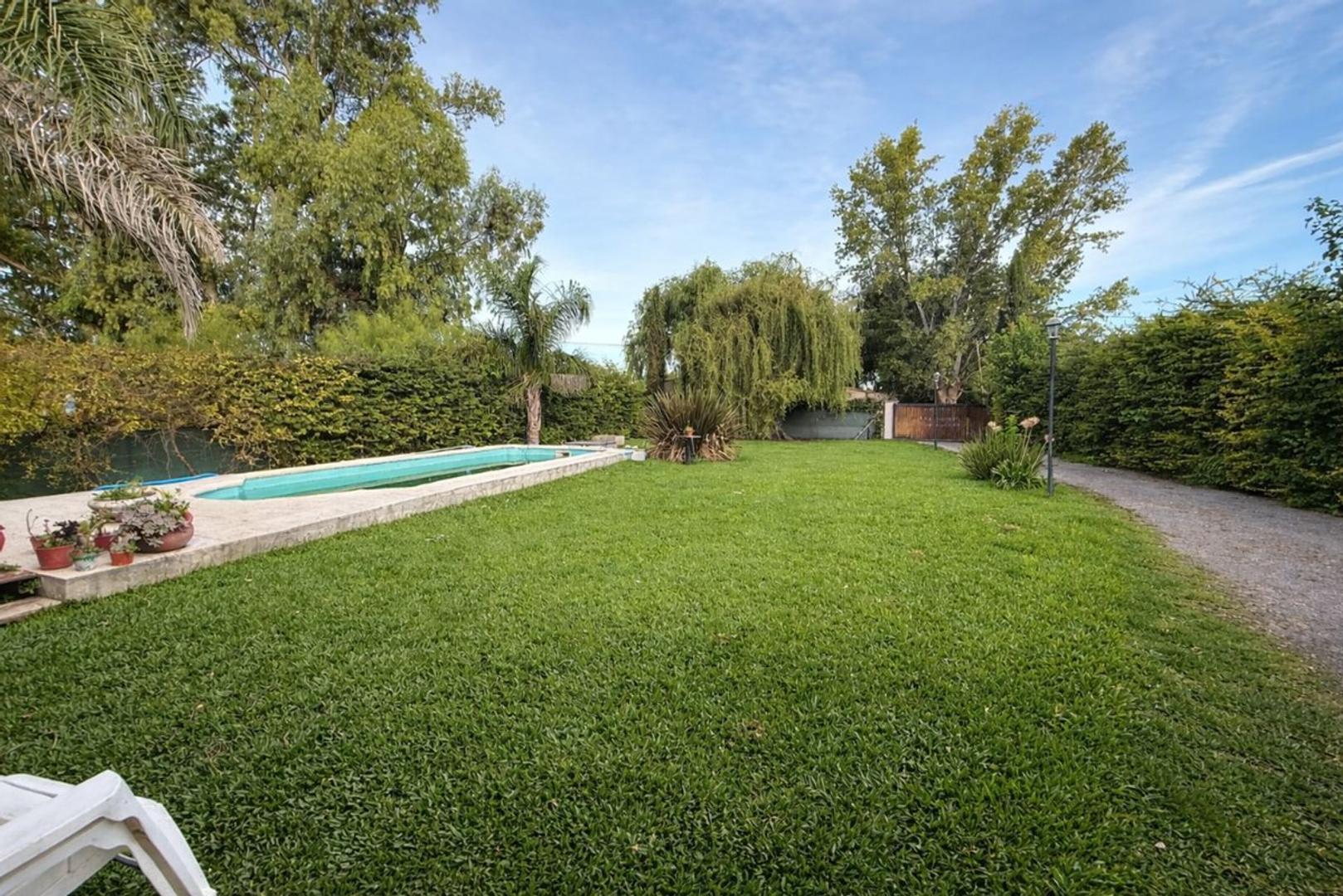CASA EN VENTA EN MANUEL OCAMPO CON PILETA
