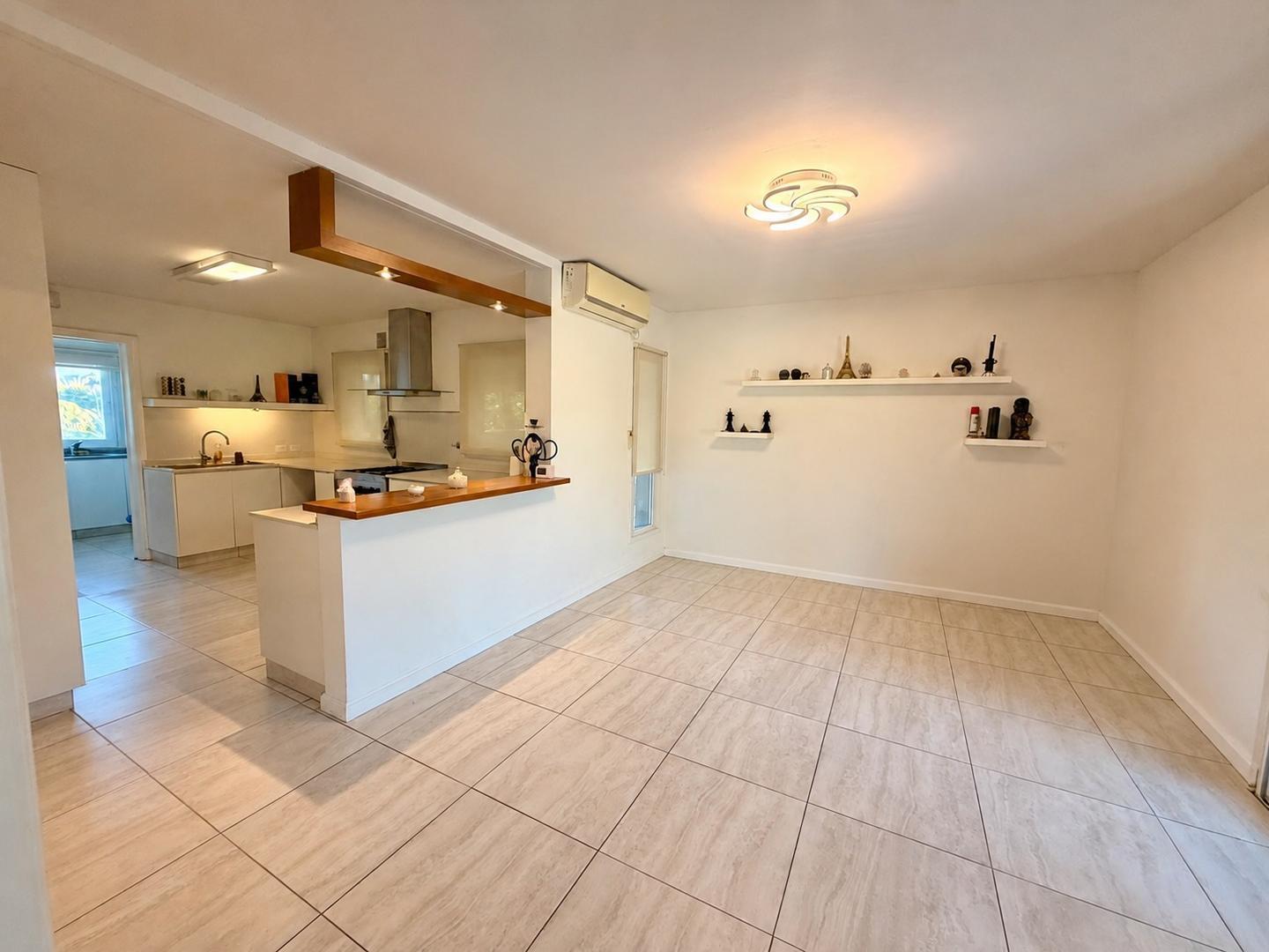 Casa en Venta con 5 cocheras