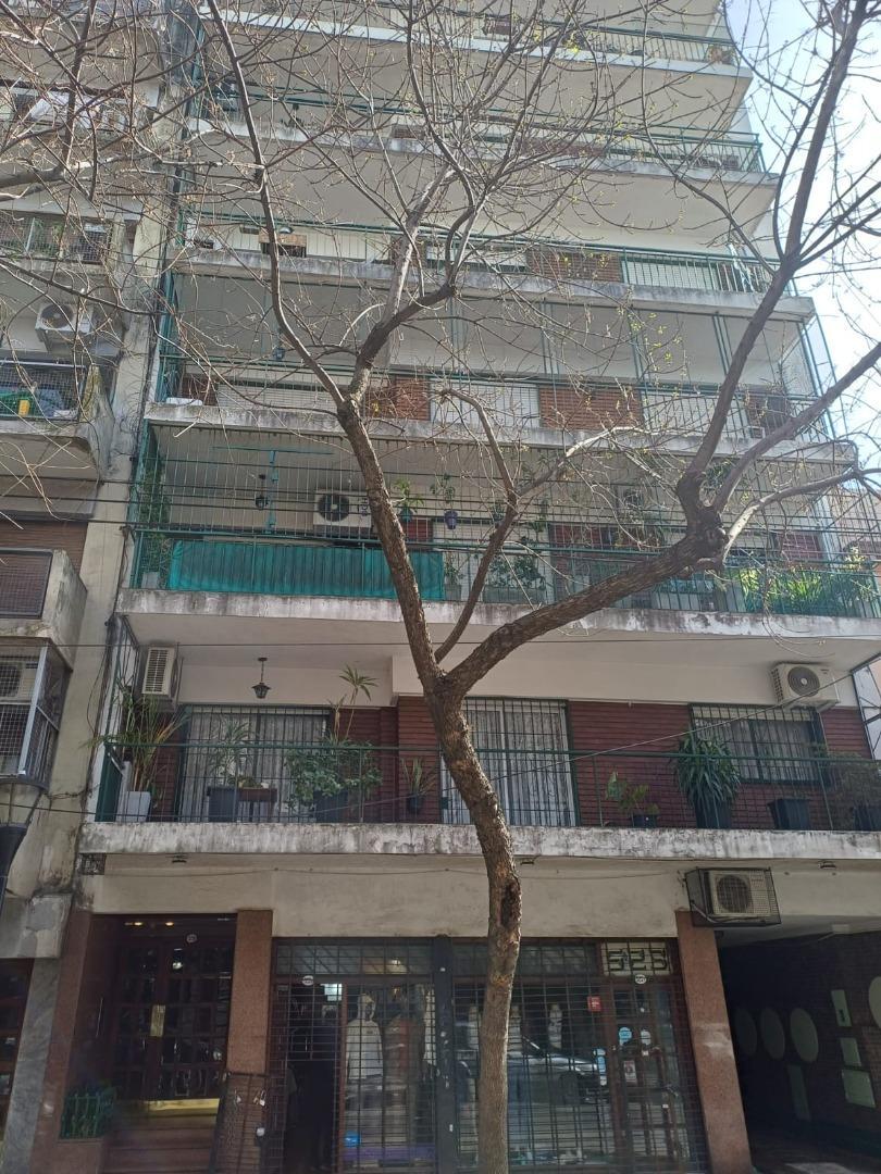 EXCELENTE DEPARTAMENTO DE  3 AMB. 80 M2 CON BALCON