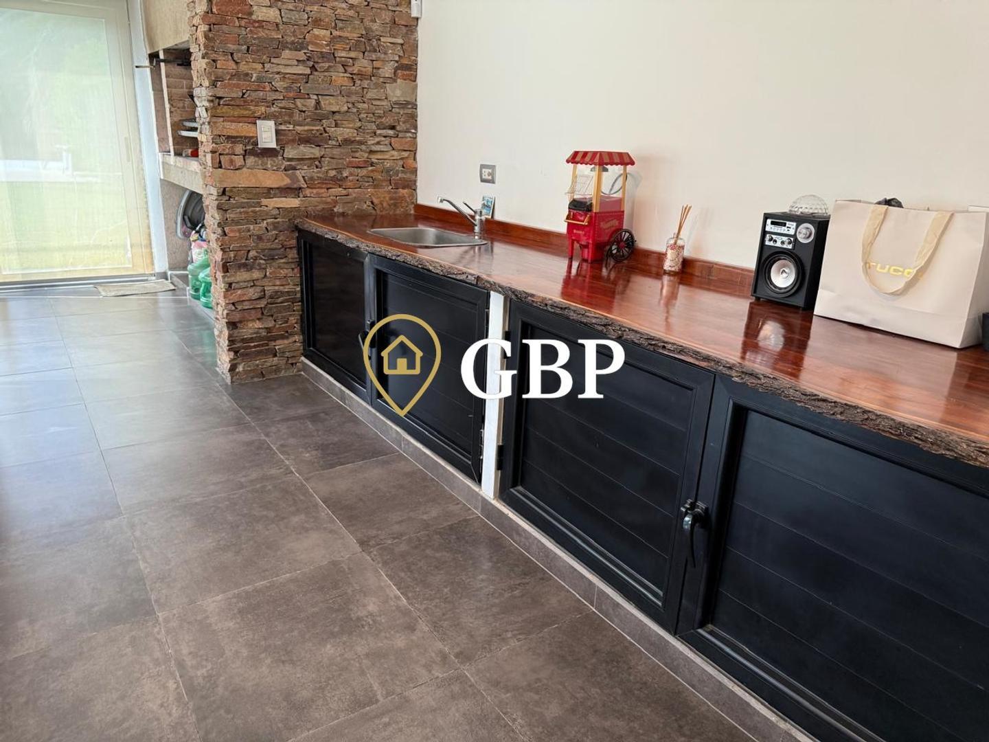 Casa en Alquiler de 3 dormitorios