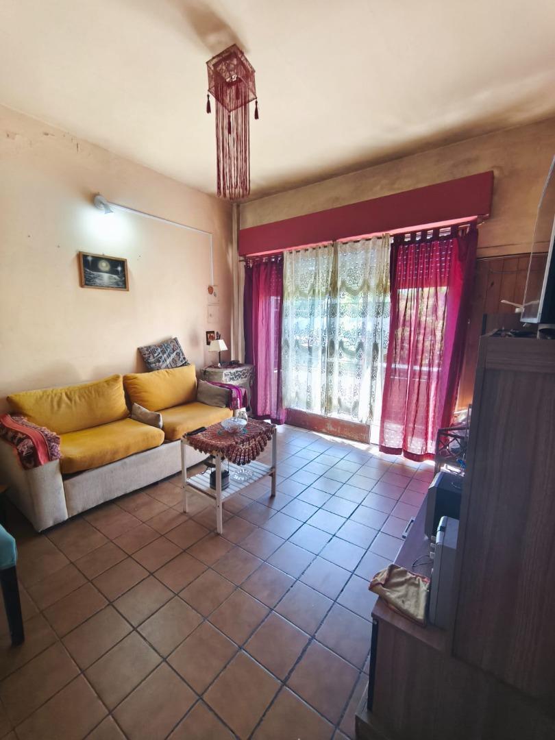 Depto Tipo Casa en Venta 50 años