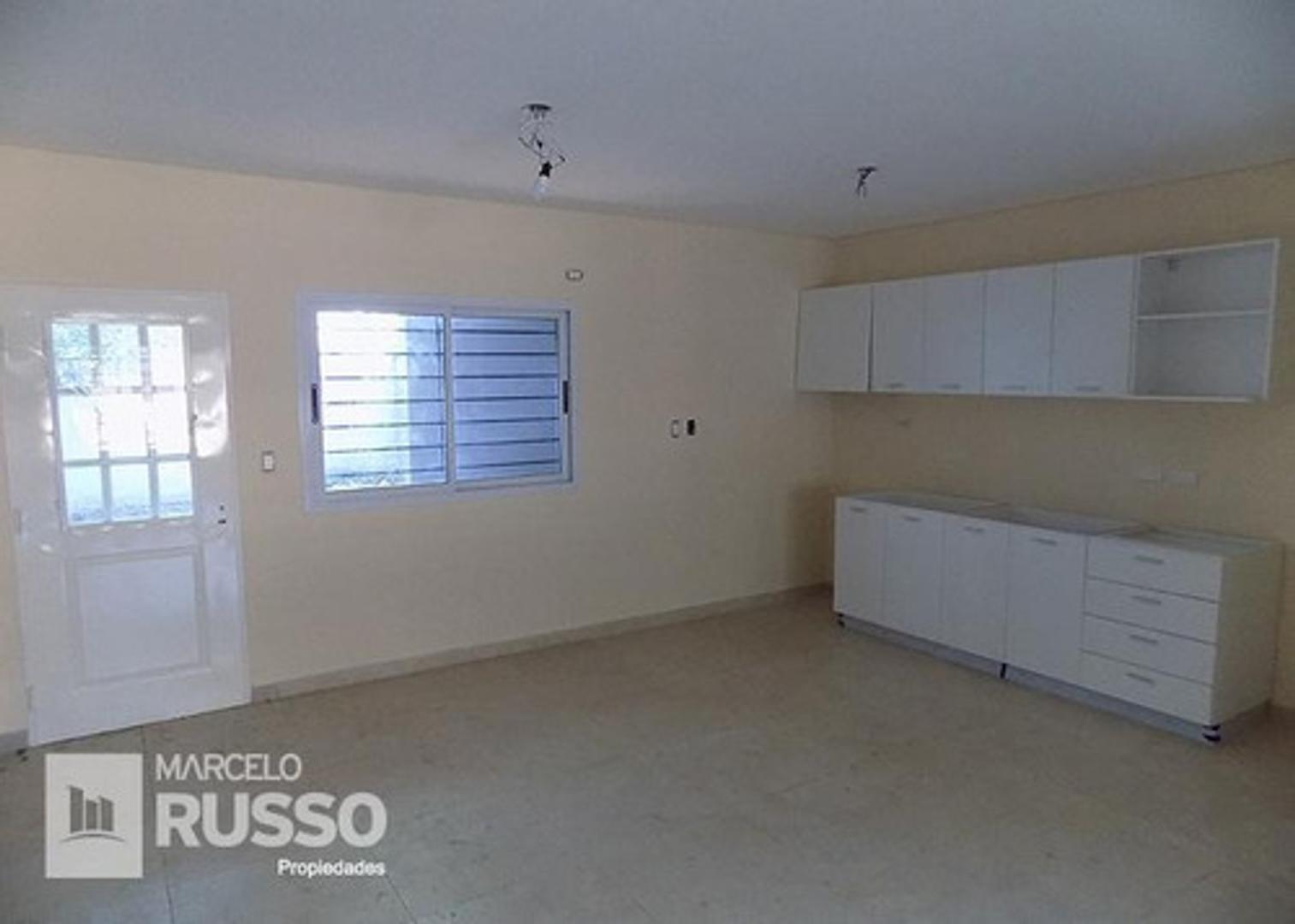 Depto Tipo Casa 4 ambientes con 2 baños