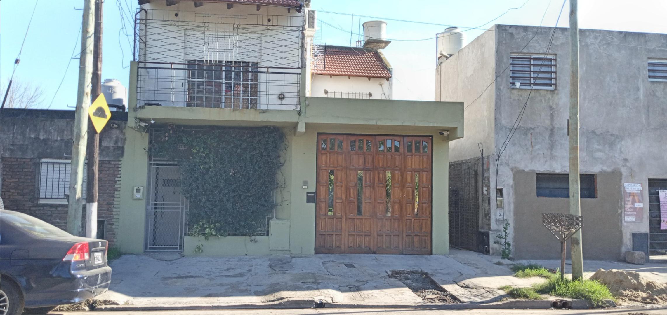 Casa 2 Plantas, 3 Dorm. Garaje Cub. Lanús Este