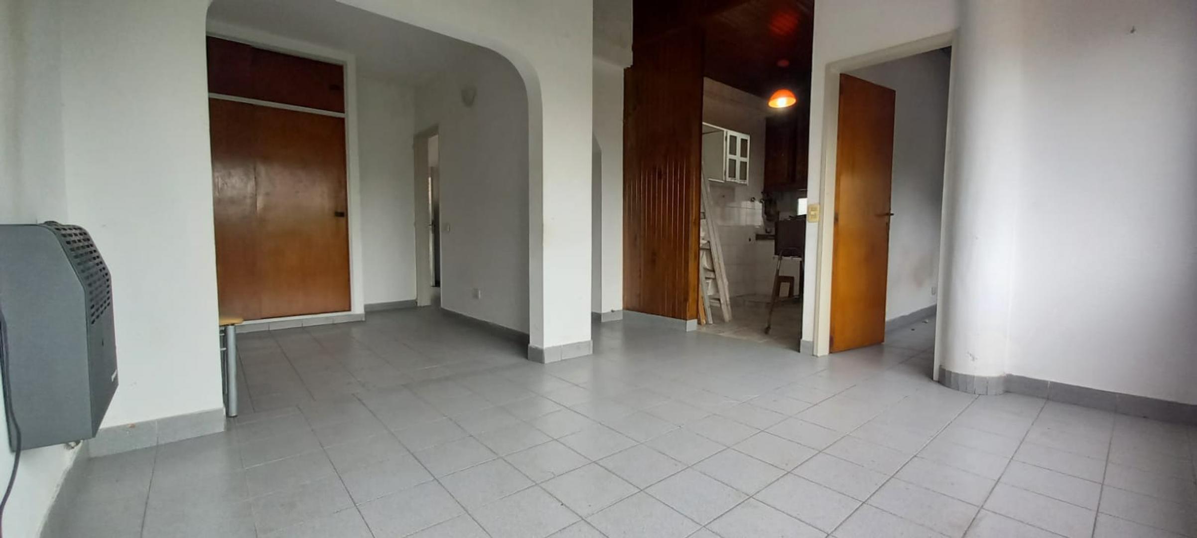 Sarandí 4300, Piso 1