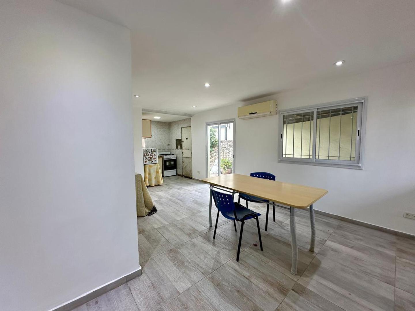 Casa 3 ambientes con 1 baño