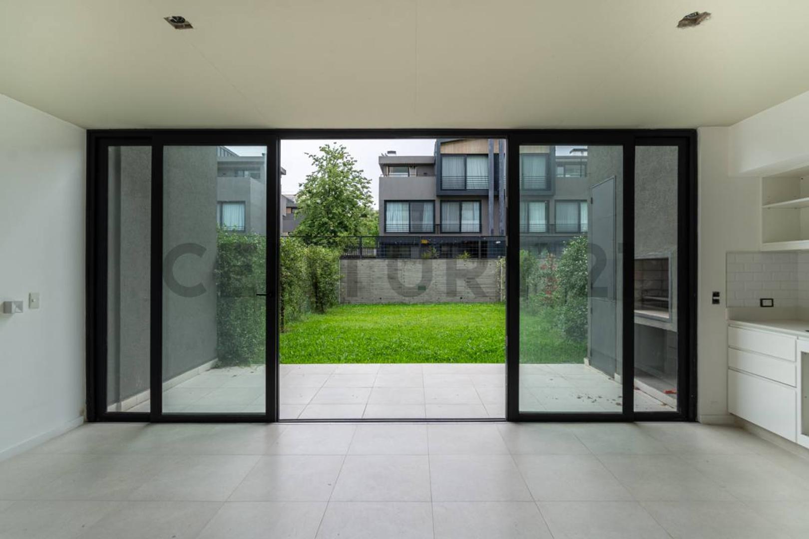 Dúplex 3 ambientes con jardín propio en Beccar Central – Viví como en una casa