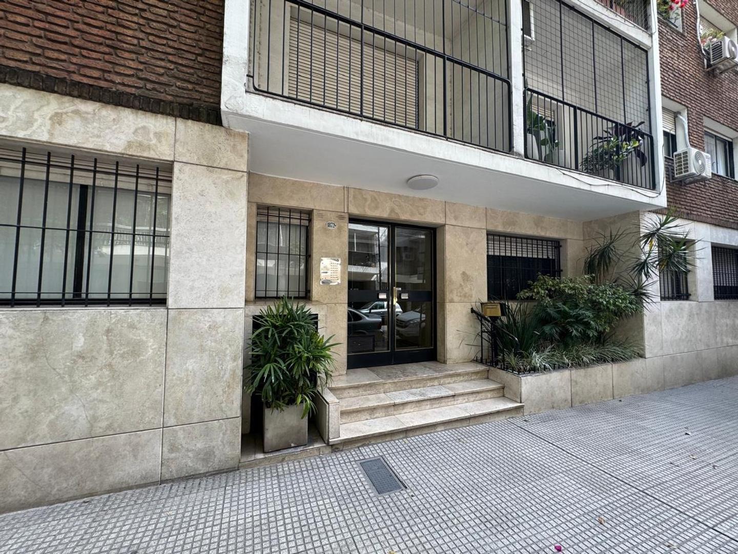 Departamento 4 Ambientes con dependencia, contrafren Balcón