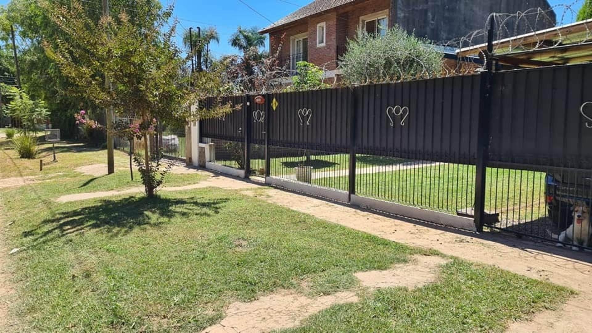 Casa en Venta con 4 cocheras
