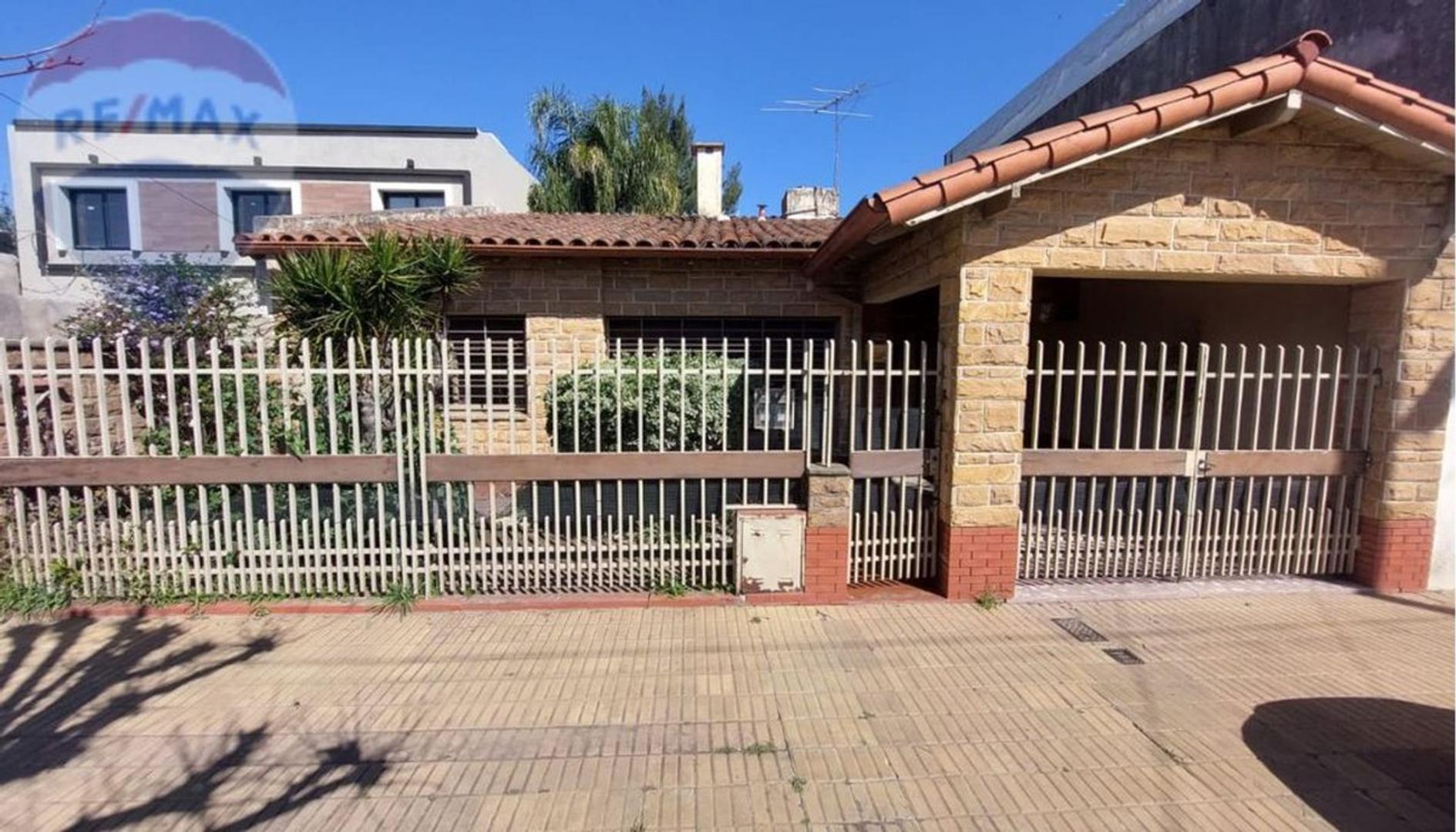 VENTA CHALET 3 AMB, COCHERA Y PATIO