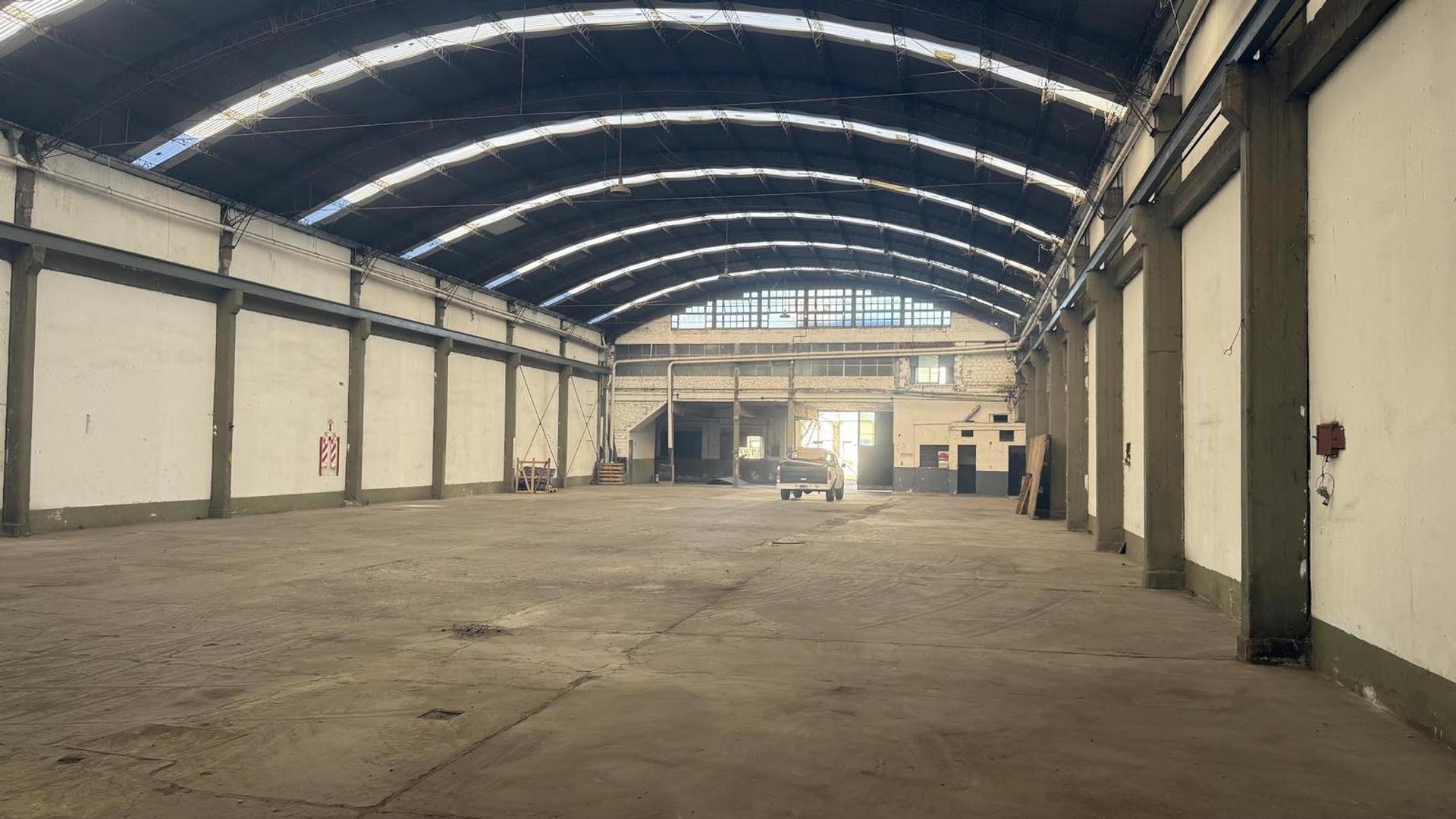 Galpon en Alquiler 19  mts Frente