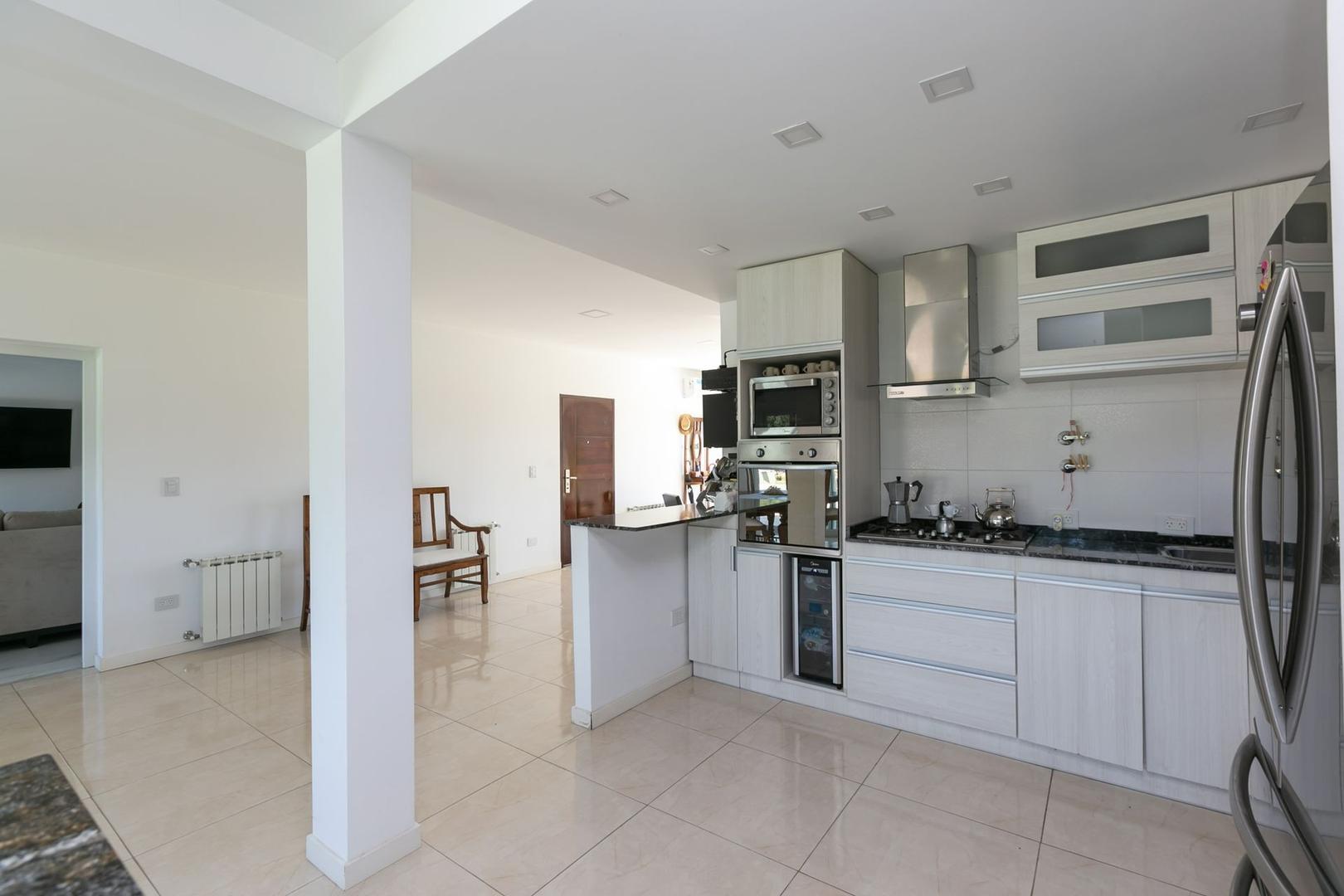 Casa 4 ambientes con 3 baños