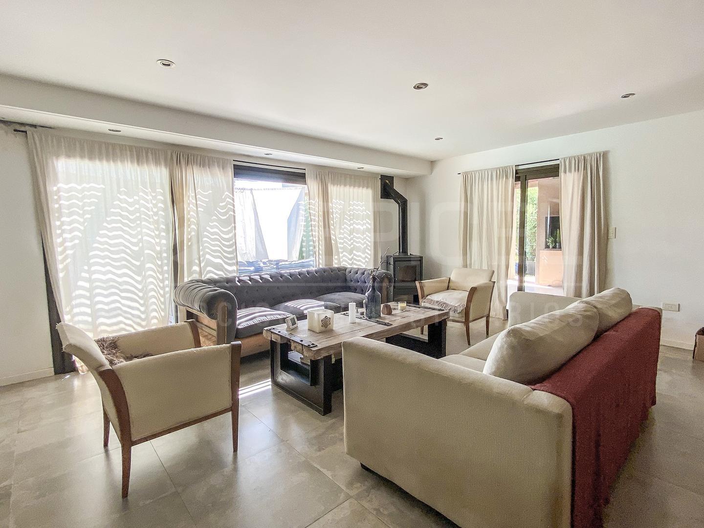 Casa en Venta con 1 cochera