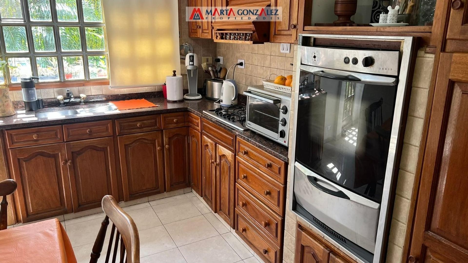 Casa en Venta con 3 cocheras