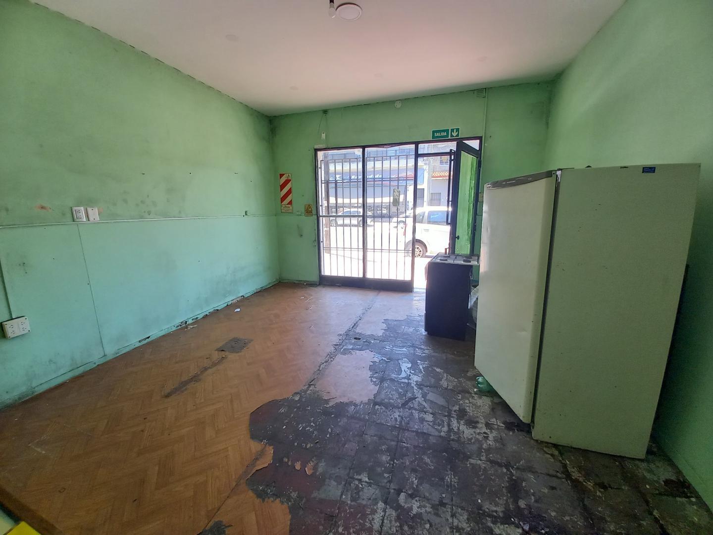 Local en Alquiler en Jose Leon Suarez, $ 450.000