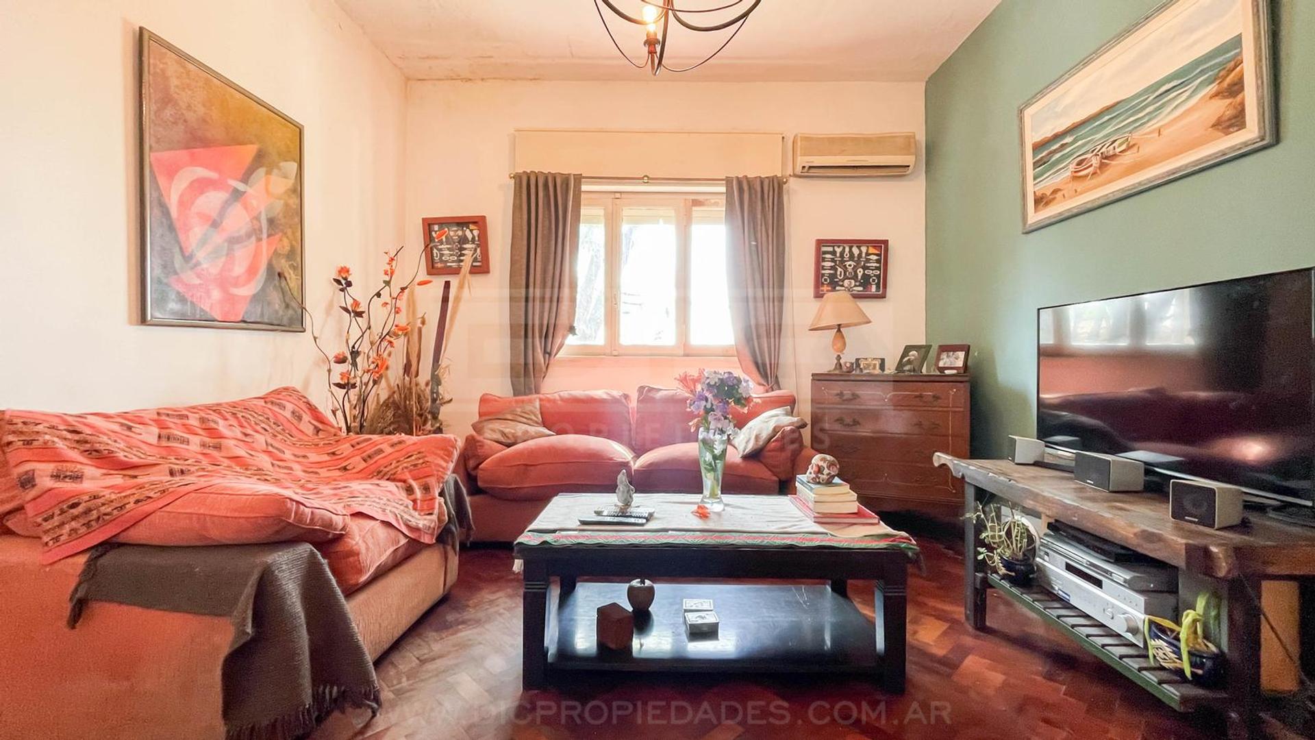 Jose Hernandez al 5500 entre Domingo Matheu y Fray Mamerto Esquiu