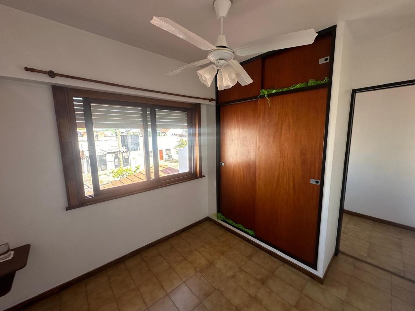 TIPO CASA 3 DORMITORIOS. EXCELENTE ESTADO