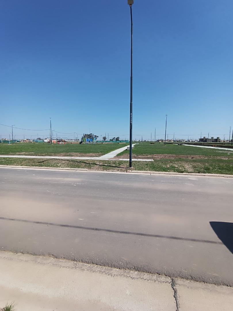 VENTA - TERRENO PAMPAS DE MANANTIALES - APTO DUPLEX