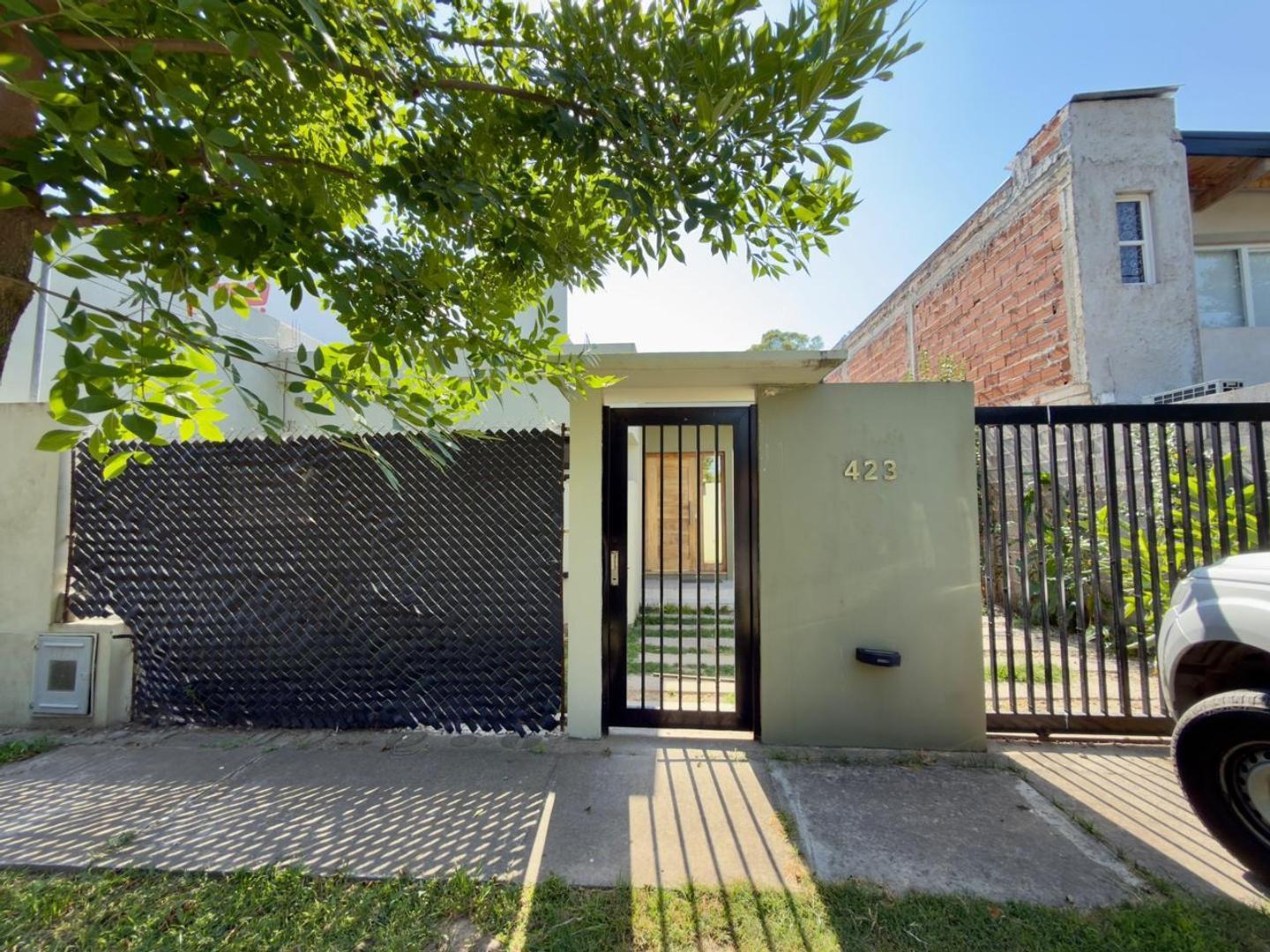 Casa en venta en City Bell, zona residencial, oportunidad!