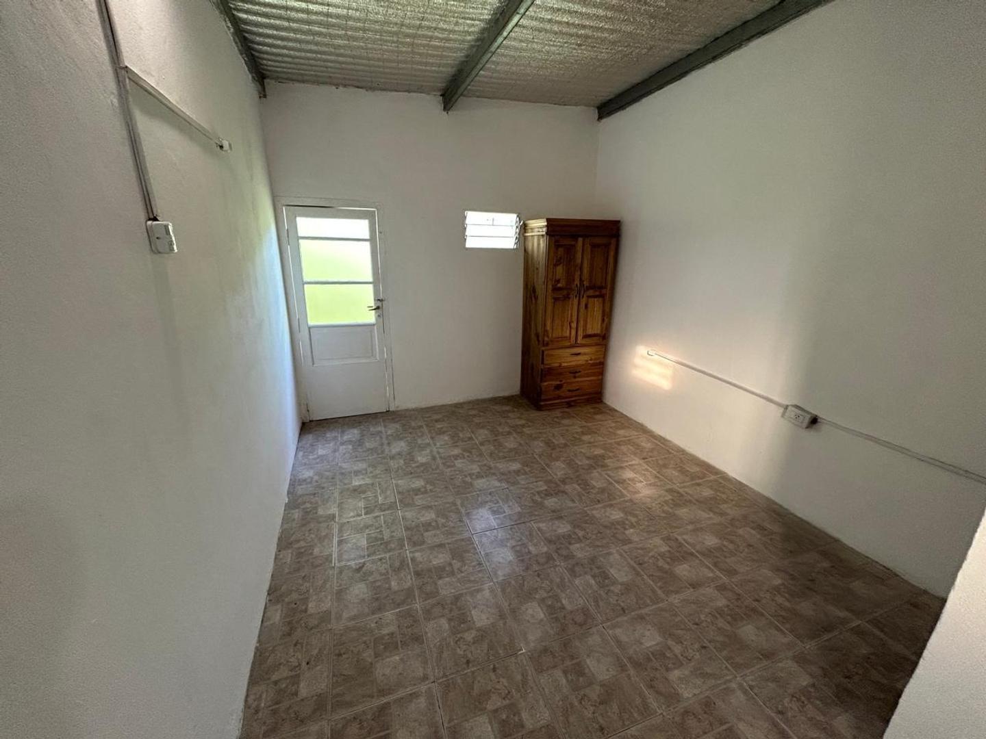 DEPARTAMENTO 2 AMBIENTES ECONOMICO c/patio BANFIELD OESTE