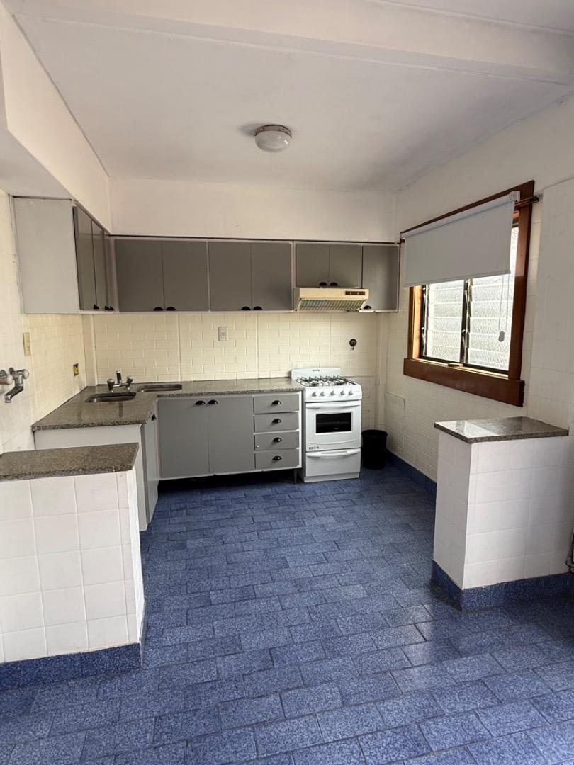 Excelente Chalet en 2 Plantas con Fondo y Pileta