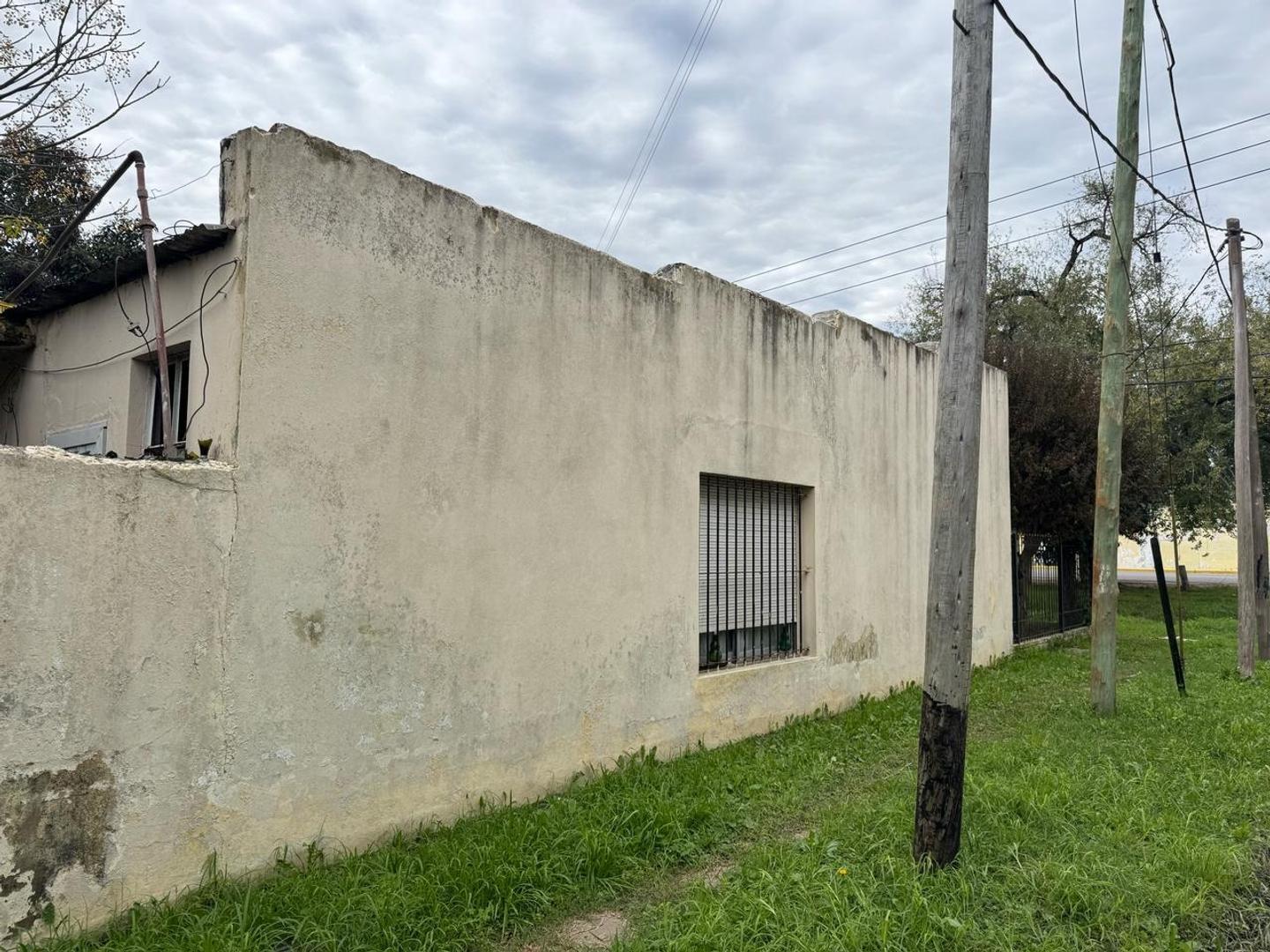 CASA A LA VENTA - A REFACCIONAR