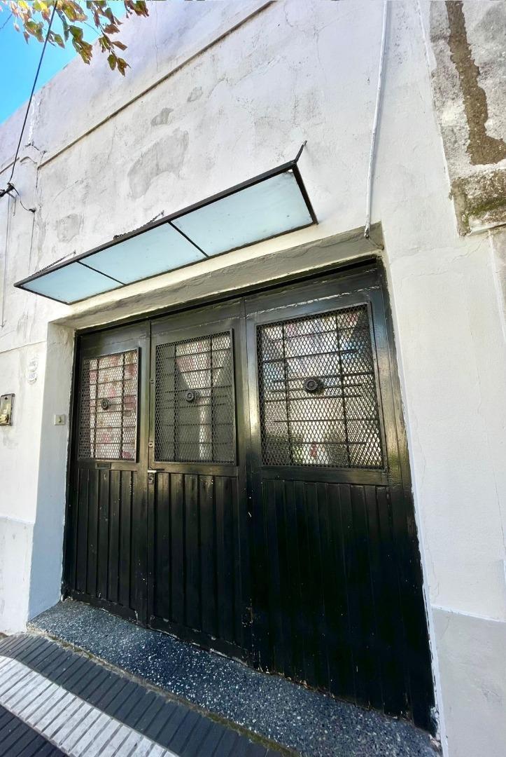 Departamento tipo casa 4 amb con garage, patio y terraza