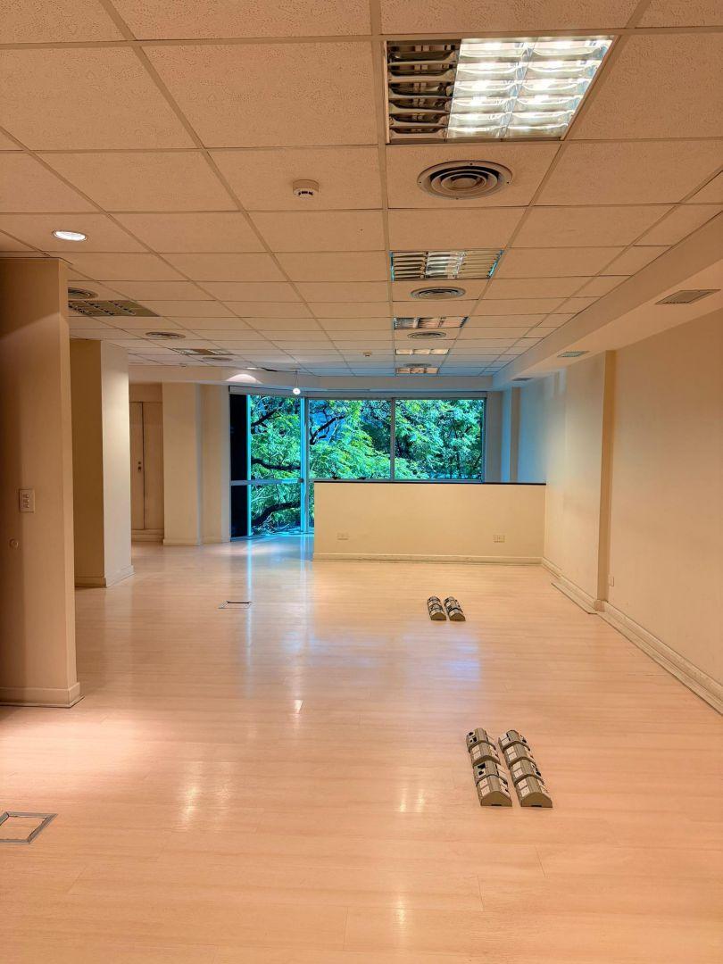 Oficina en Alquiler con 1 cochera