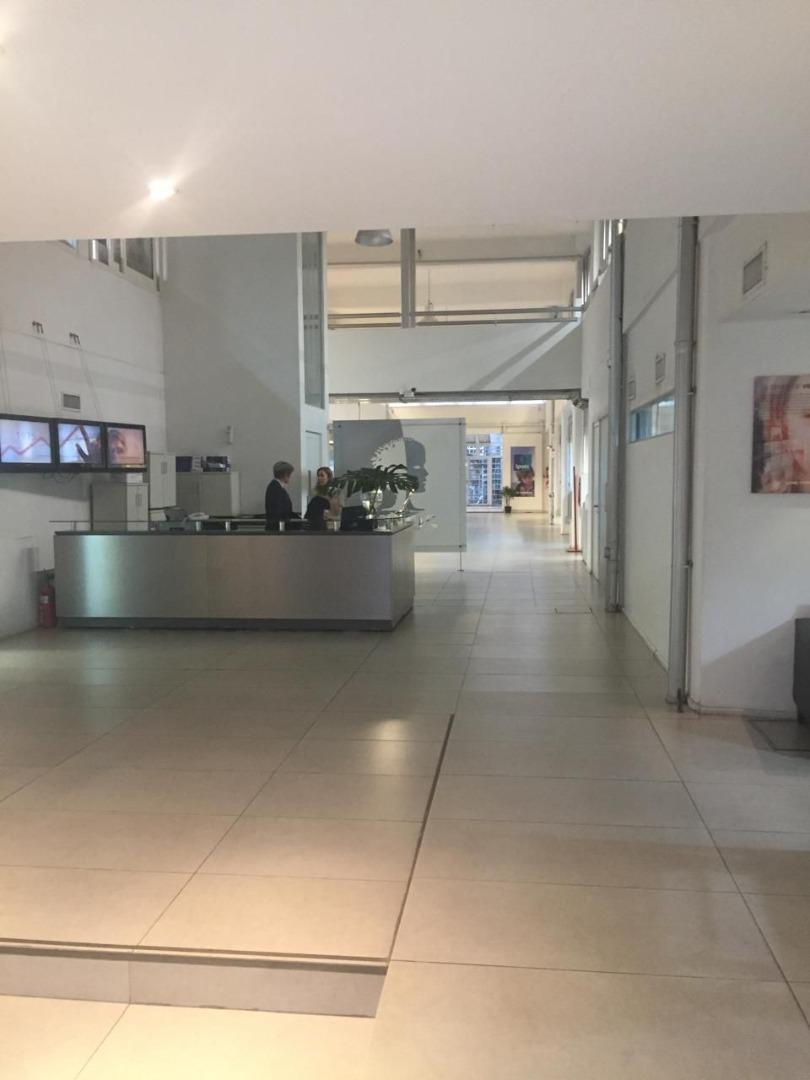 Oficina Monoambiente con 5 baños