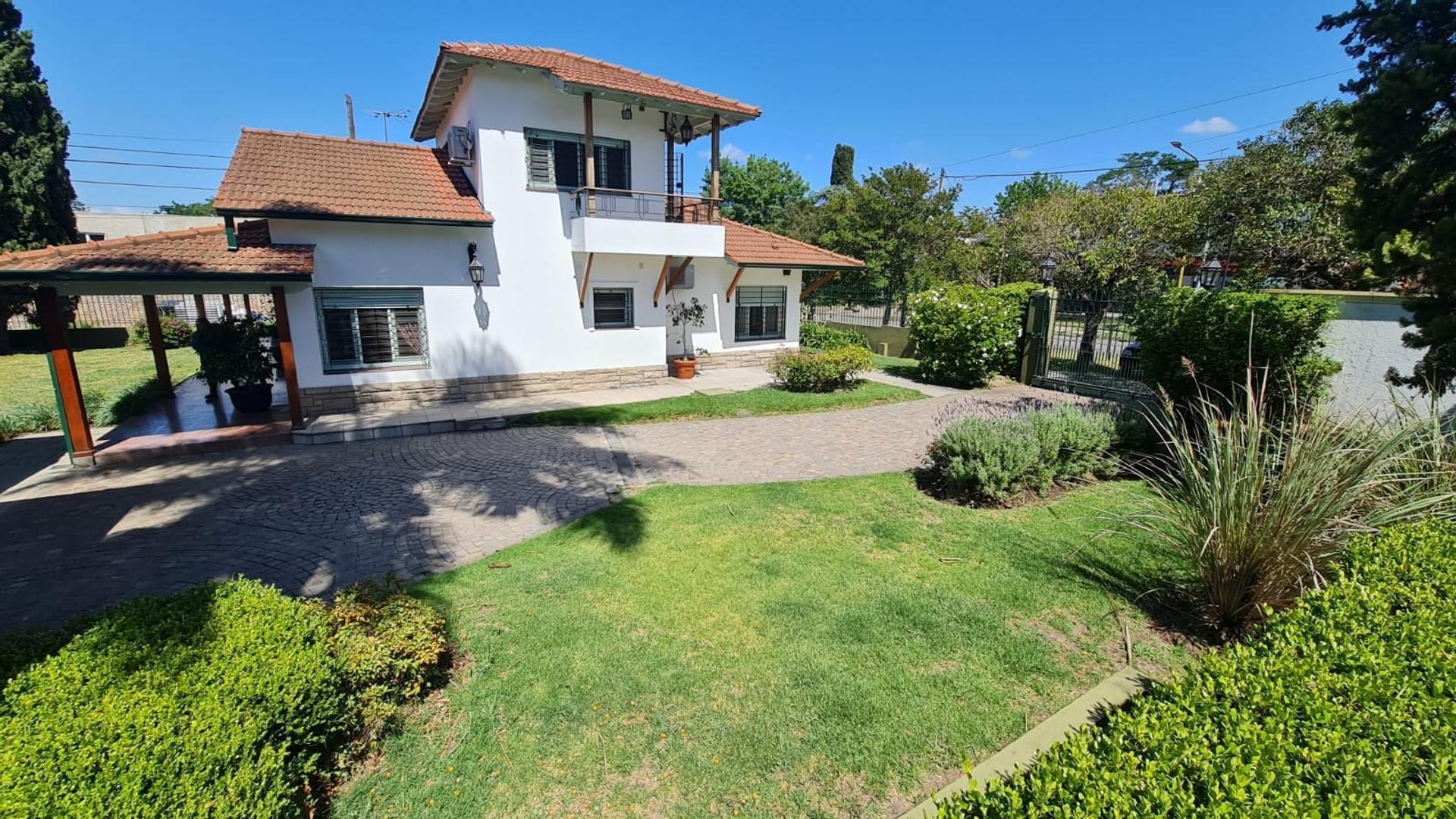 Casa en Venta con 5 cocheras