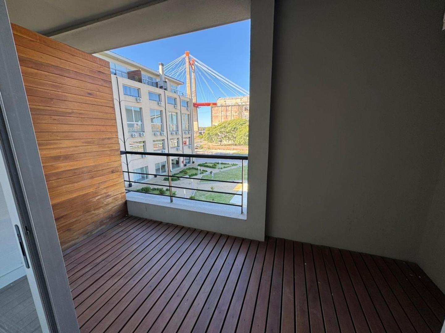 Loft con vista a la piscina y cochera