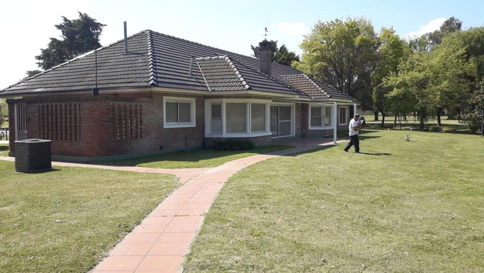 Casa 5 ambientes con 4 baños