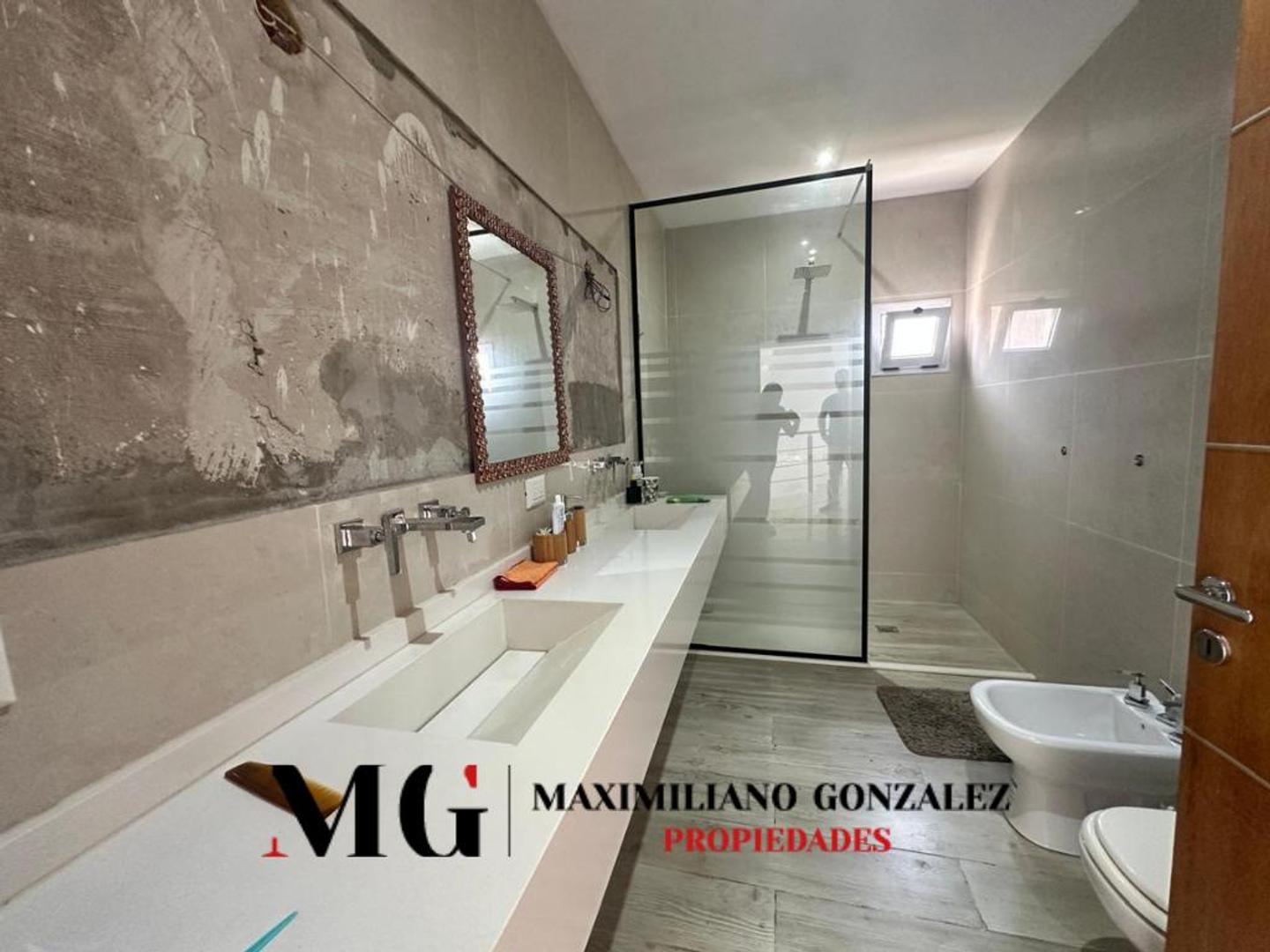 Casa en Alquiler con 1 cochera