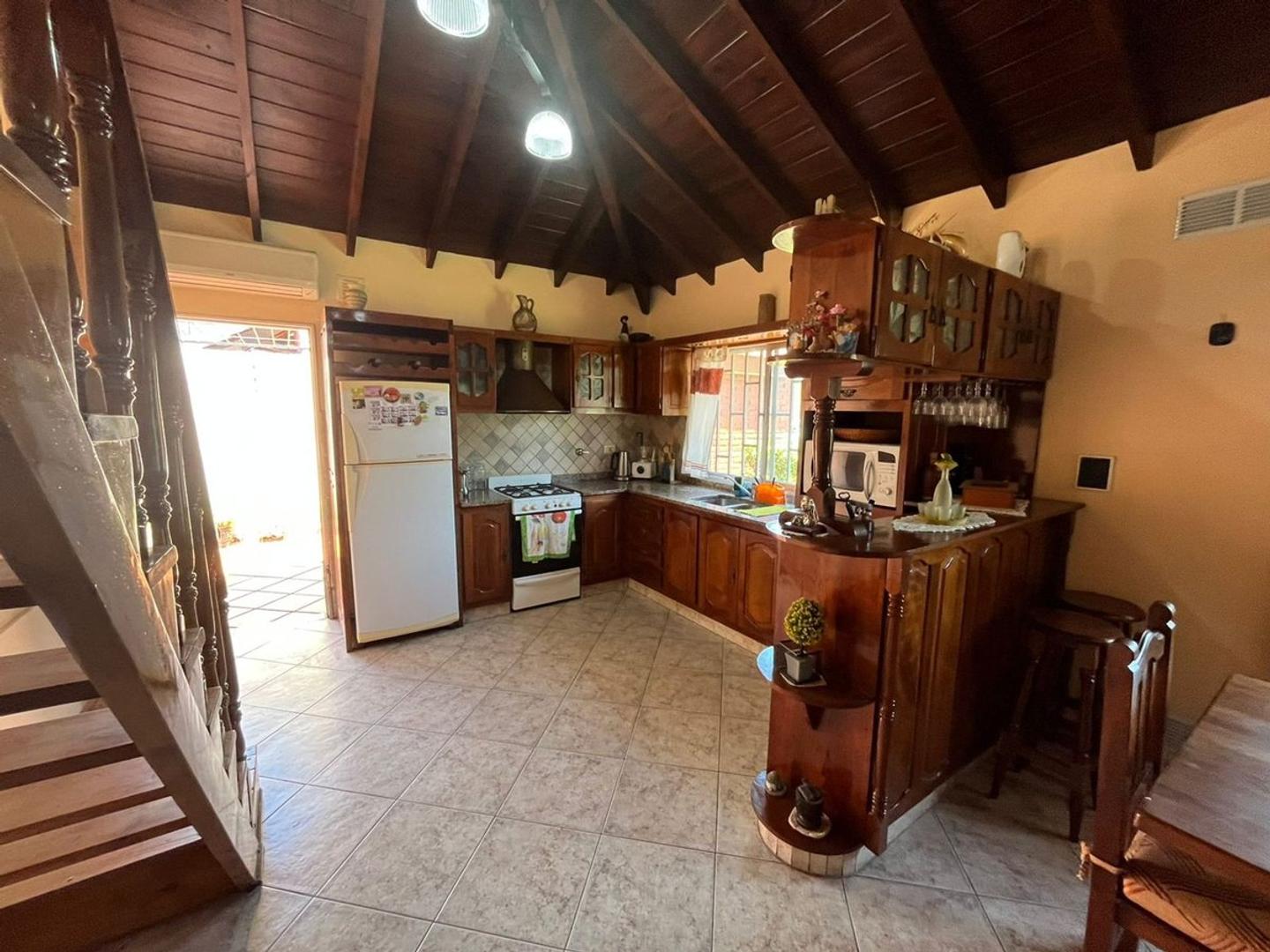 Casa 4 ambientes con 2 baños