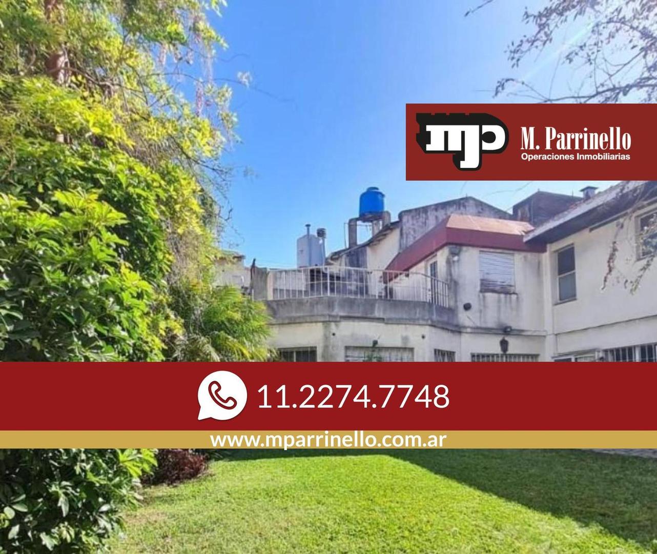 Casa tipo PH 5 amb. reciclada con gran jardín, terraza, cochera y entrada independiente-En Venta