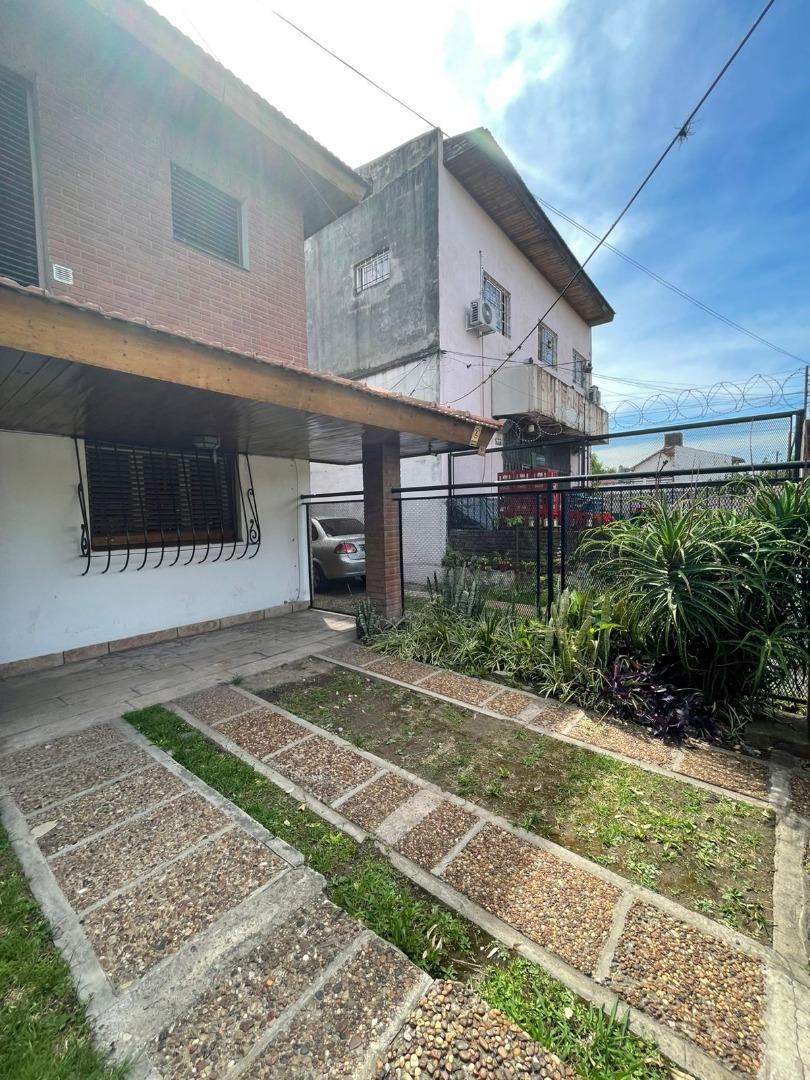 Depto Tipo Casa en Alquiler con 1 cocheras