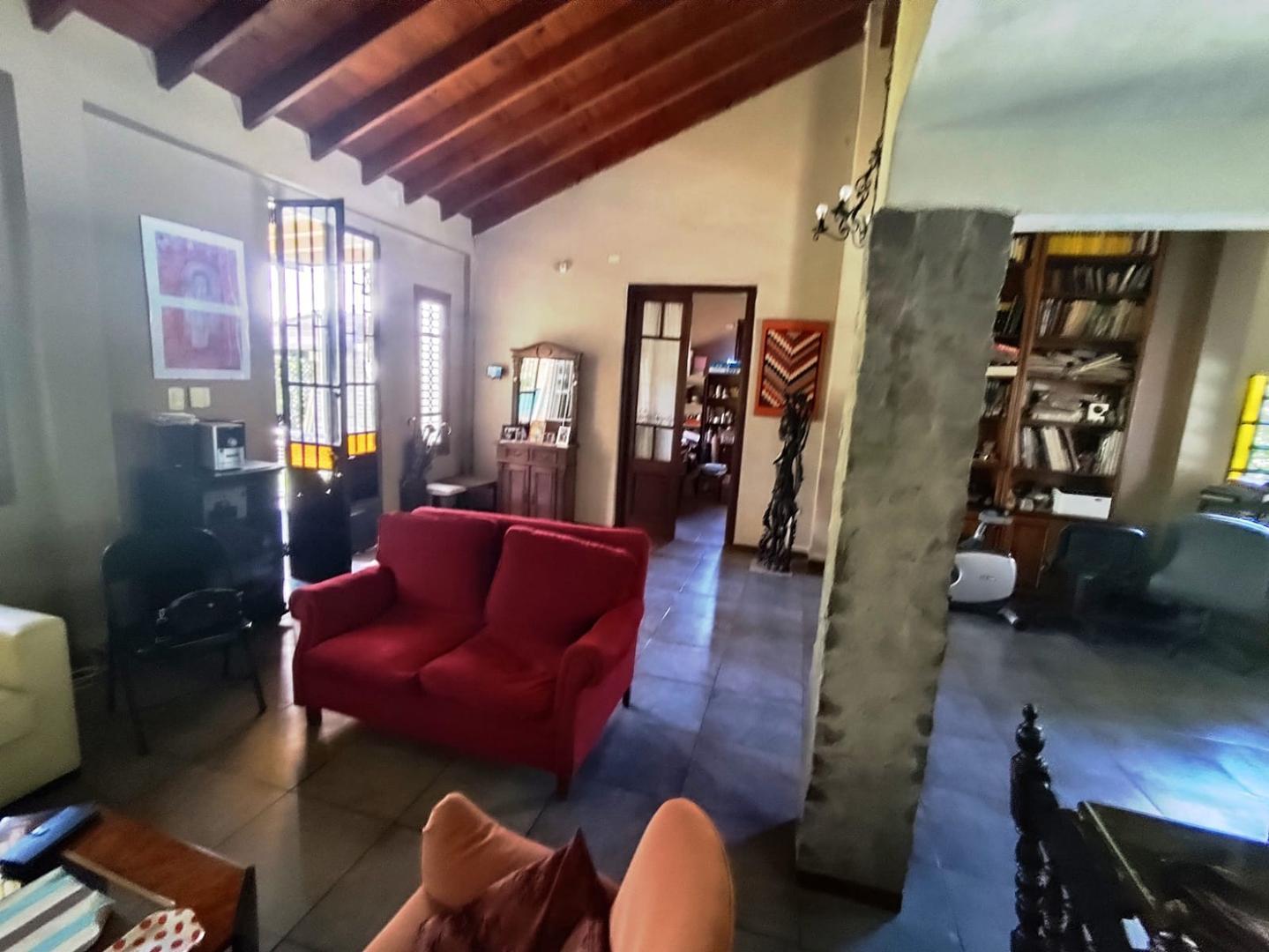Casa en Venta con 4 cocheras