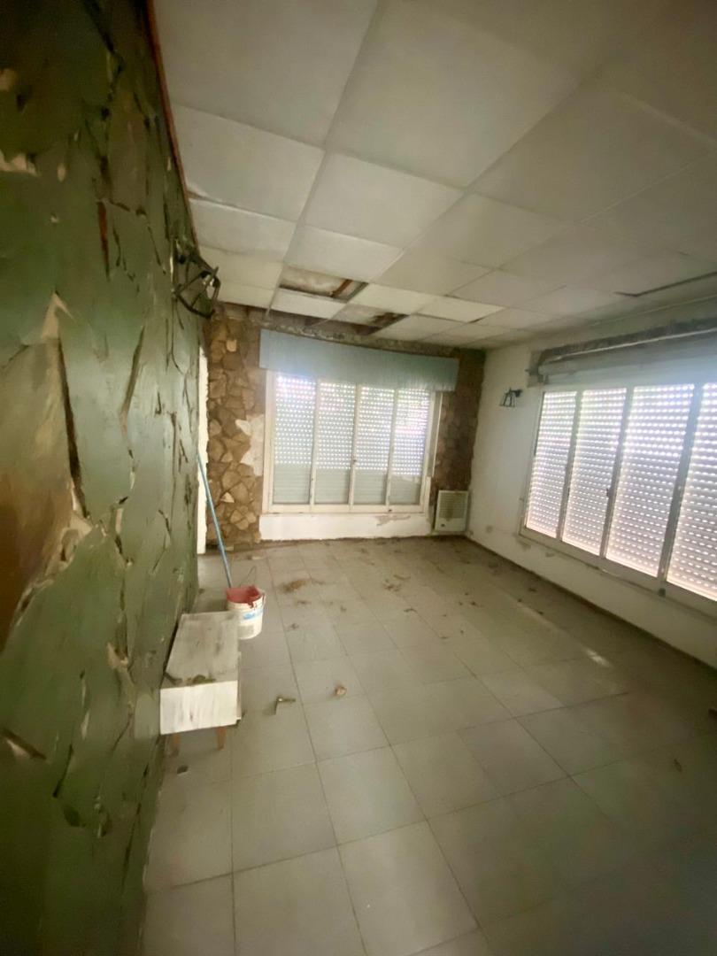 Casa en Alquiler con 3 cocheras