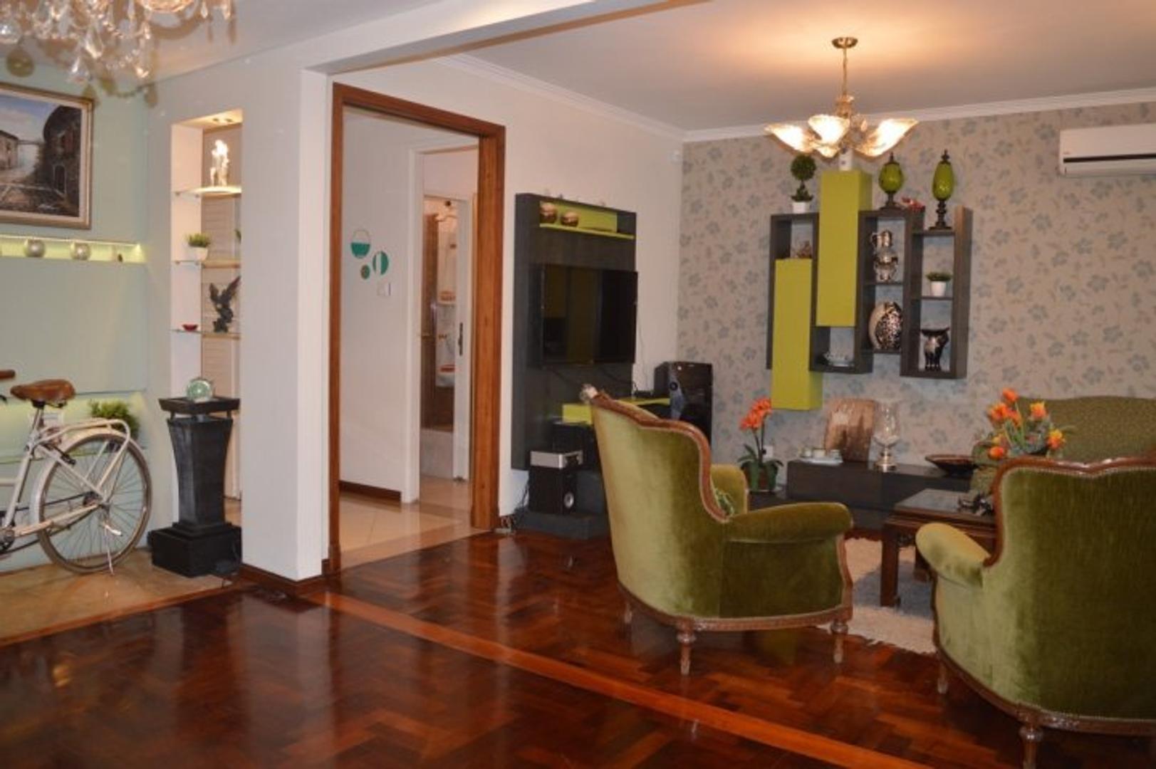 Casa 6 ambientes con 4 baños